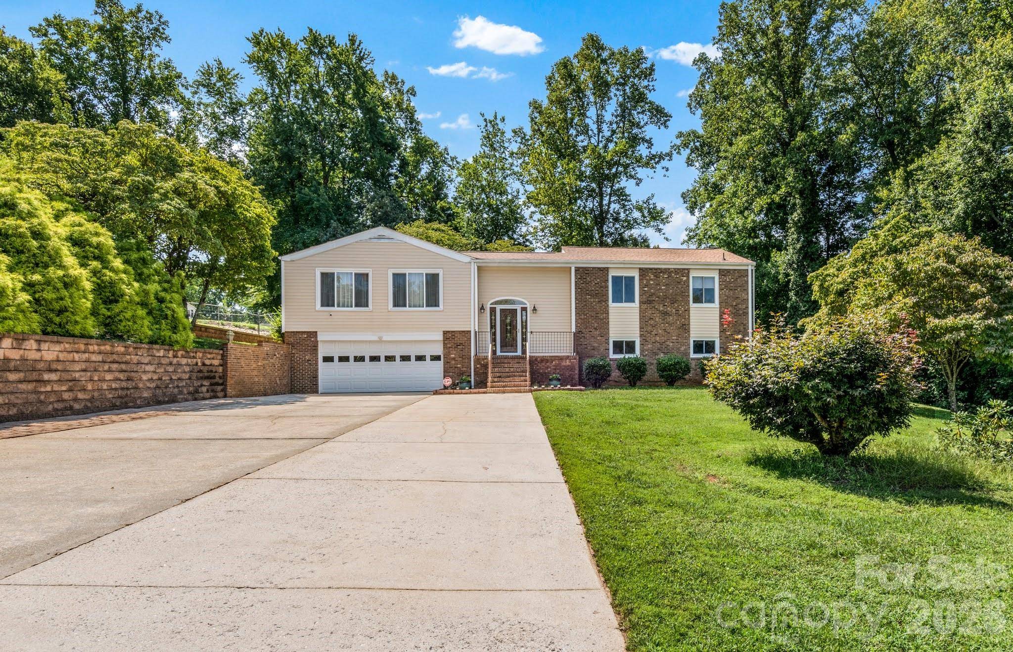 223 Vandyke ST, Kernersville, NC 27284