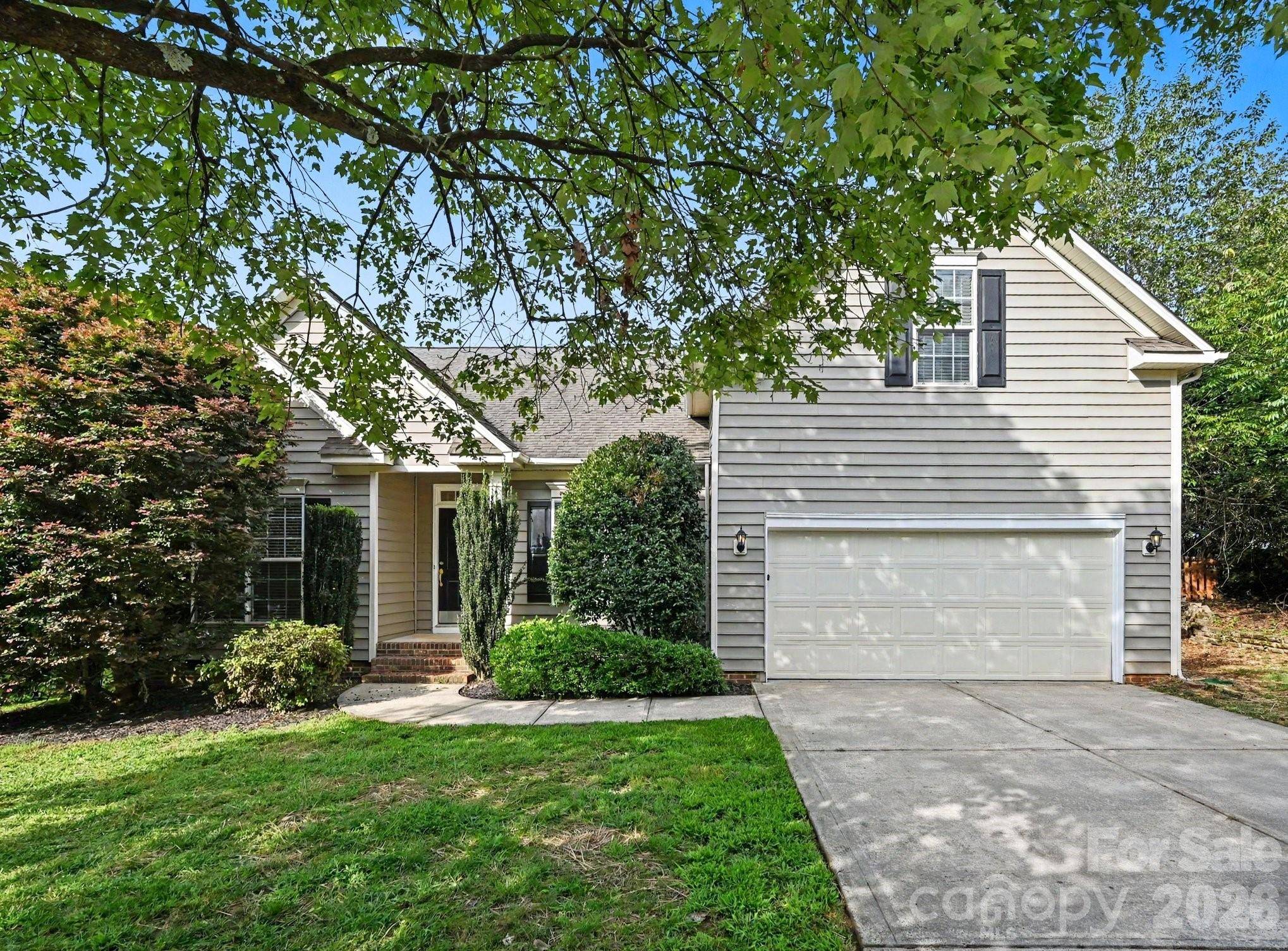 400 Amersham LN, Waxhaw, NC 28173