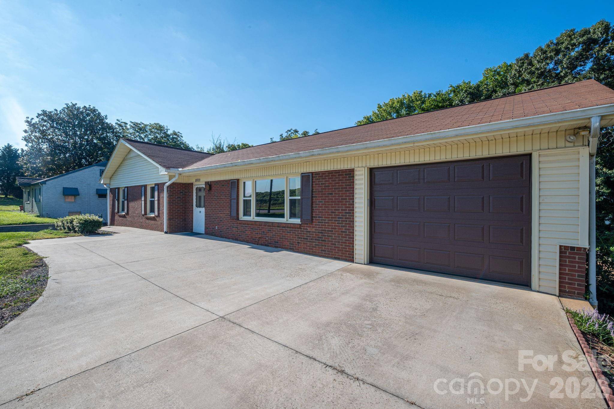 1306 11th AVE SE, Hickory, NC 28602