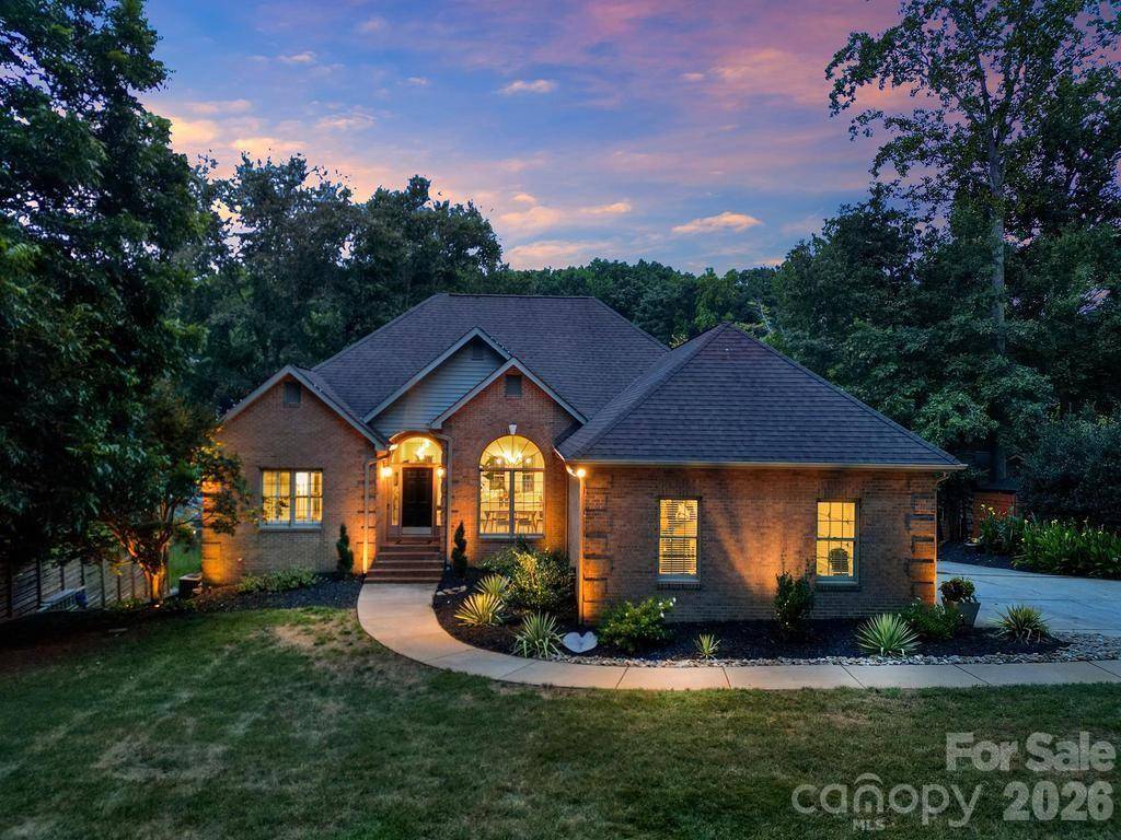 388 Ponderosa CIR, Mooresville, NC 28117