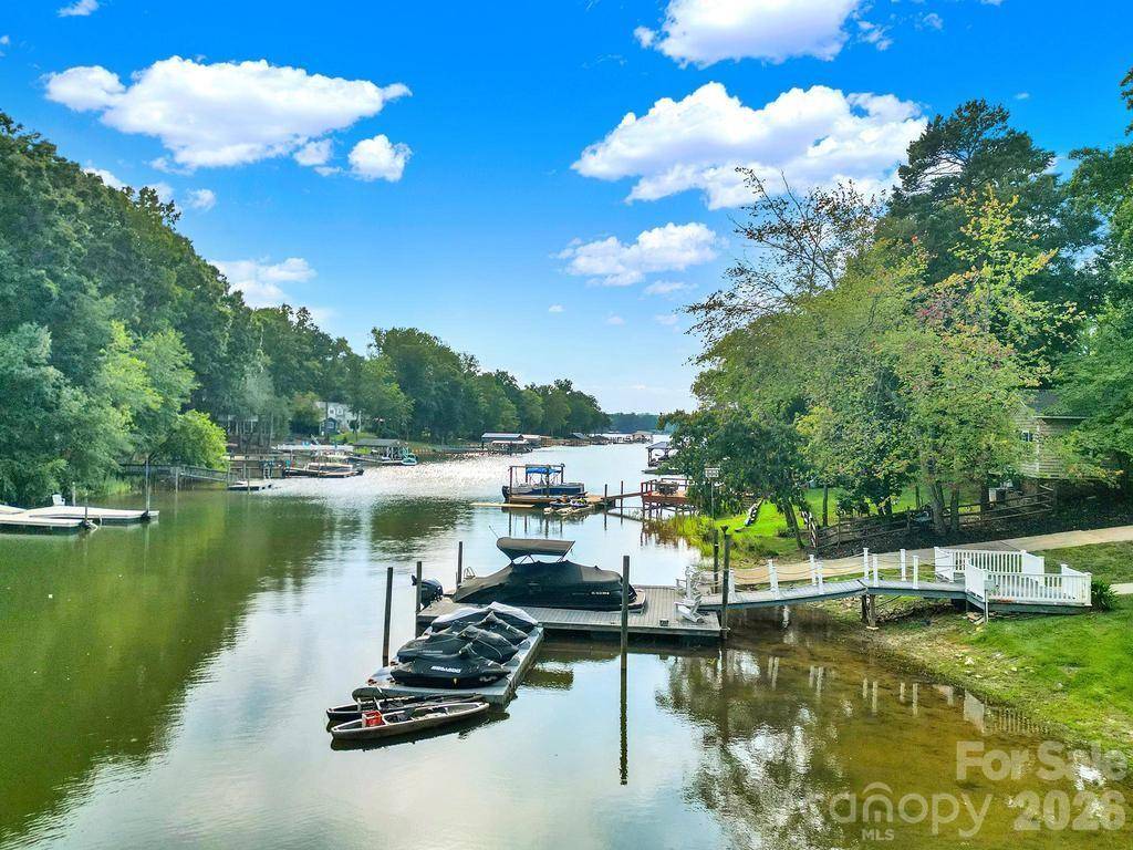 388 Ponderosa CIR, Mooresville, NC 28117