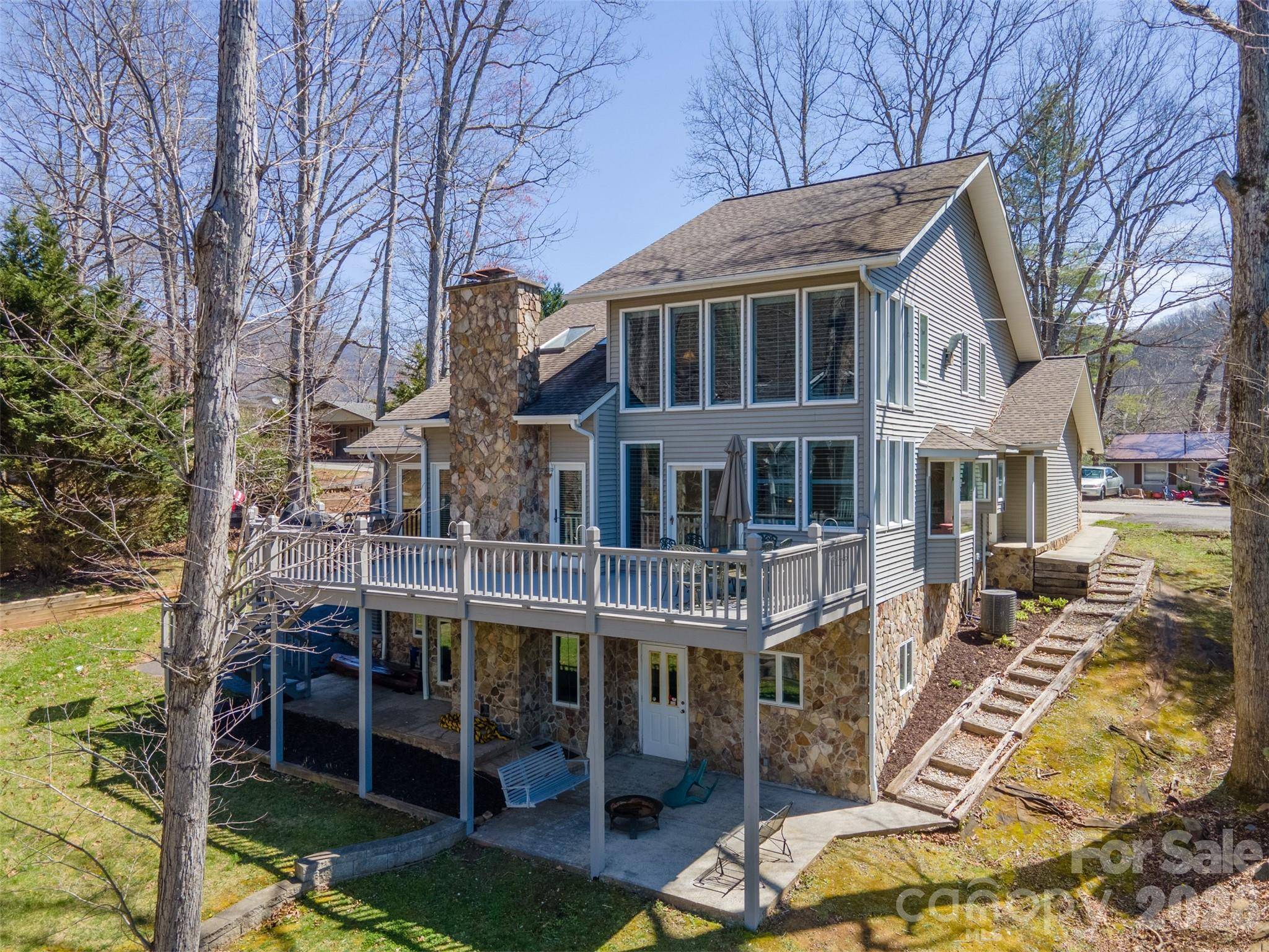 82 Avisco RD, Robbinsville, NC 28771
