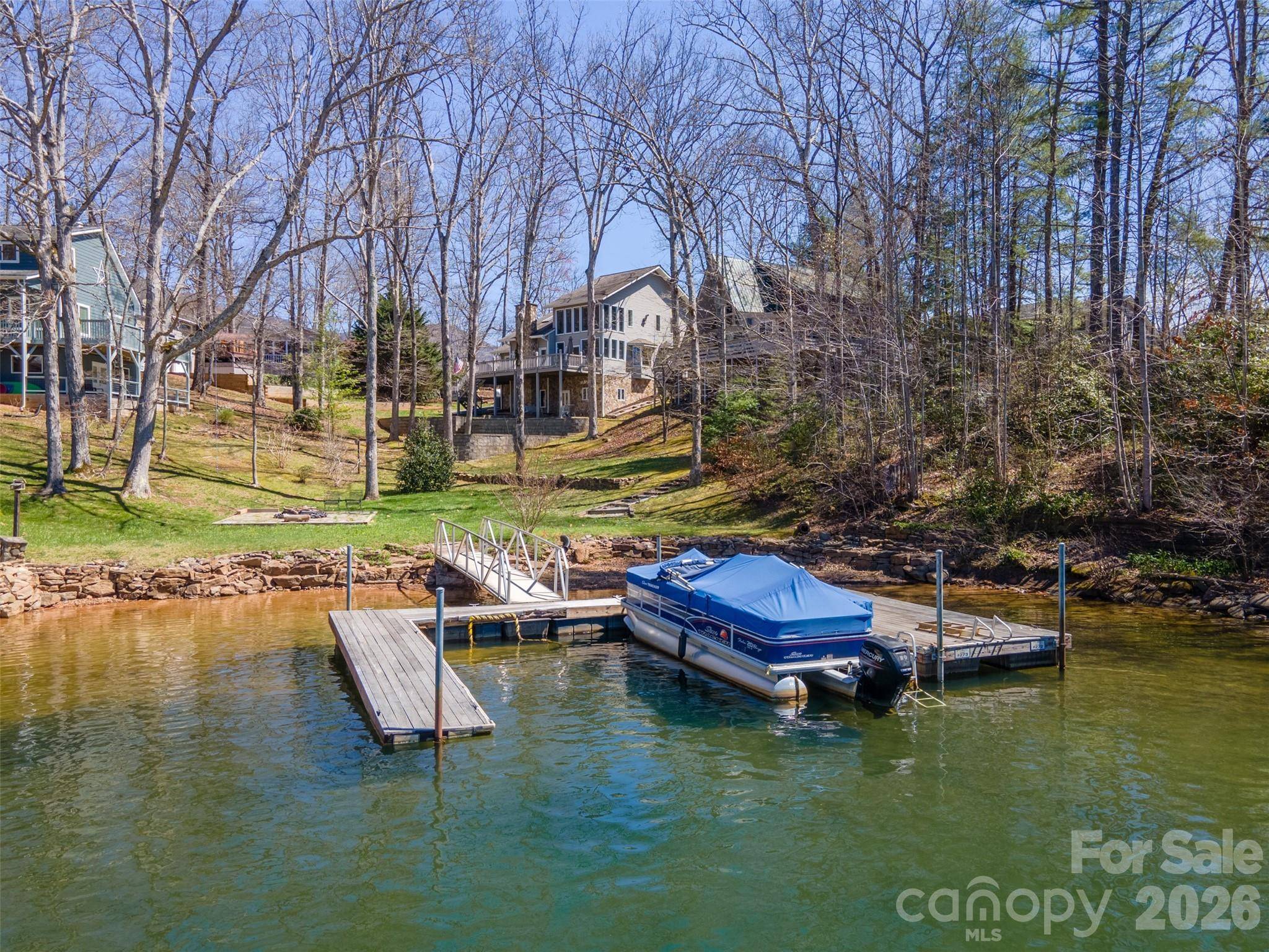 82 Avisco RD, Robbinsville, NC 28771