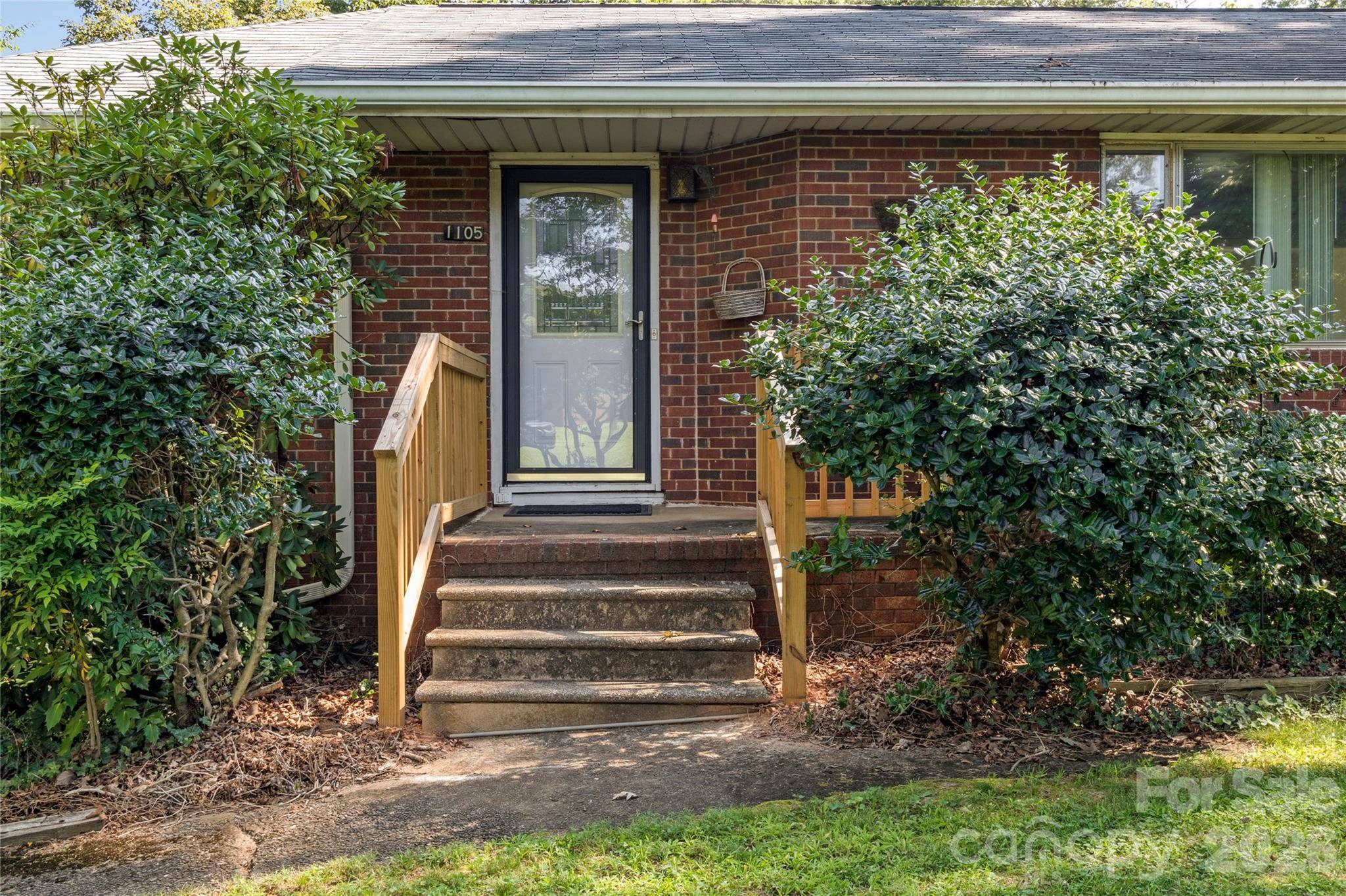 1105 Graystone DR, Winston Salem, NC 27105
