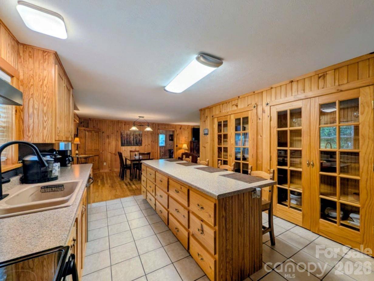 213 Rustling Pines DR, Hendersonville, NC 28792