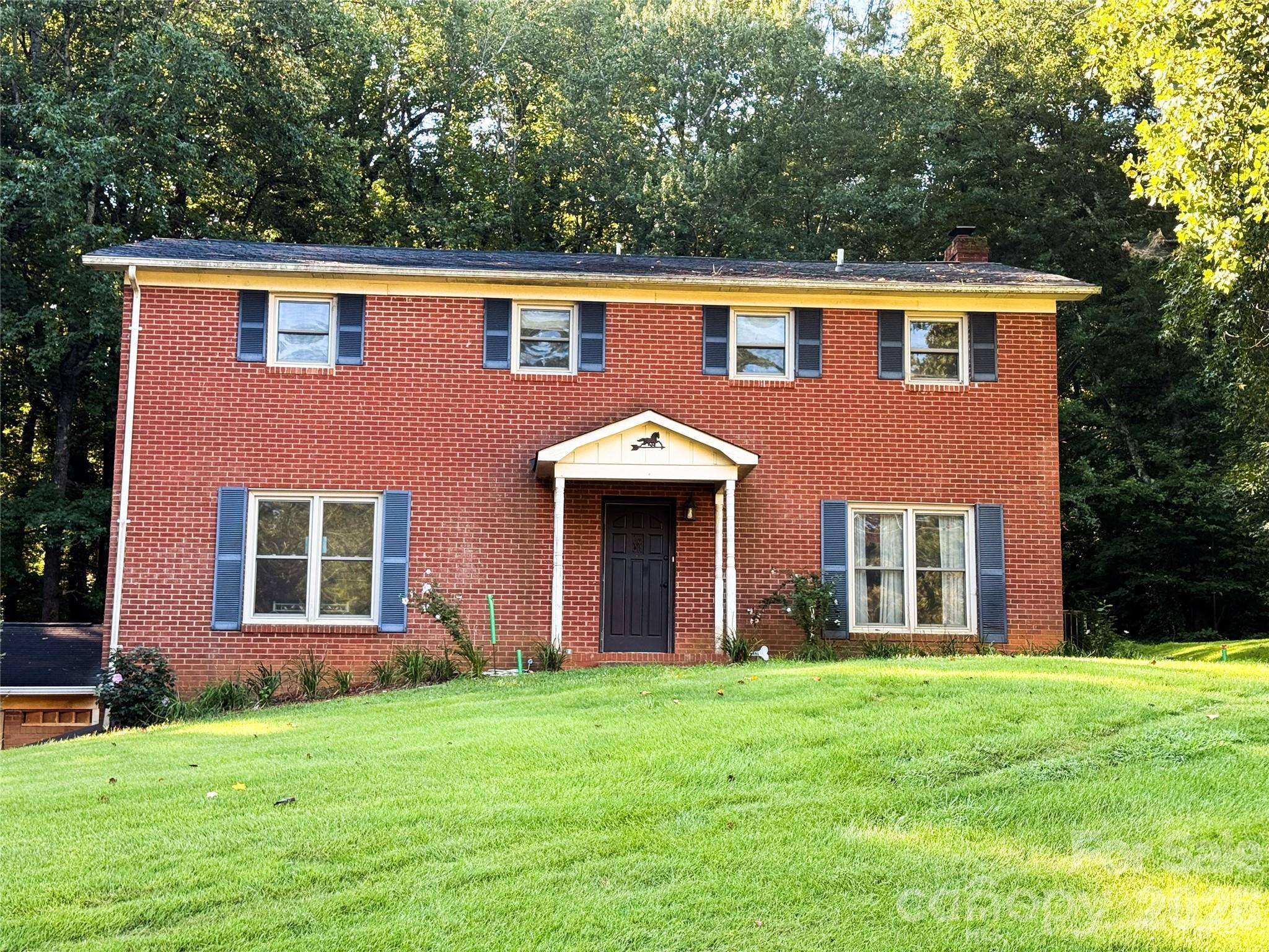 301 Starmount DR, Statesville, NC 28677