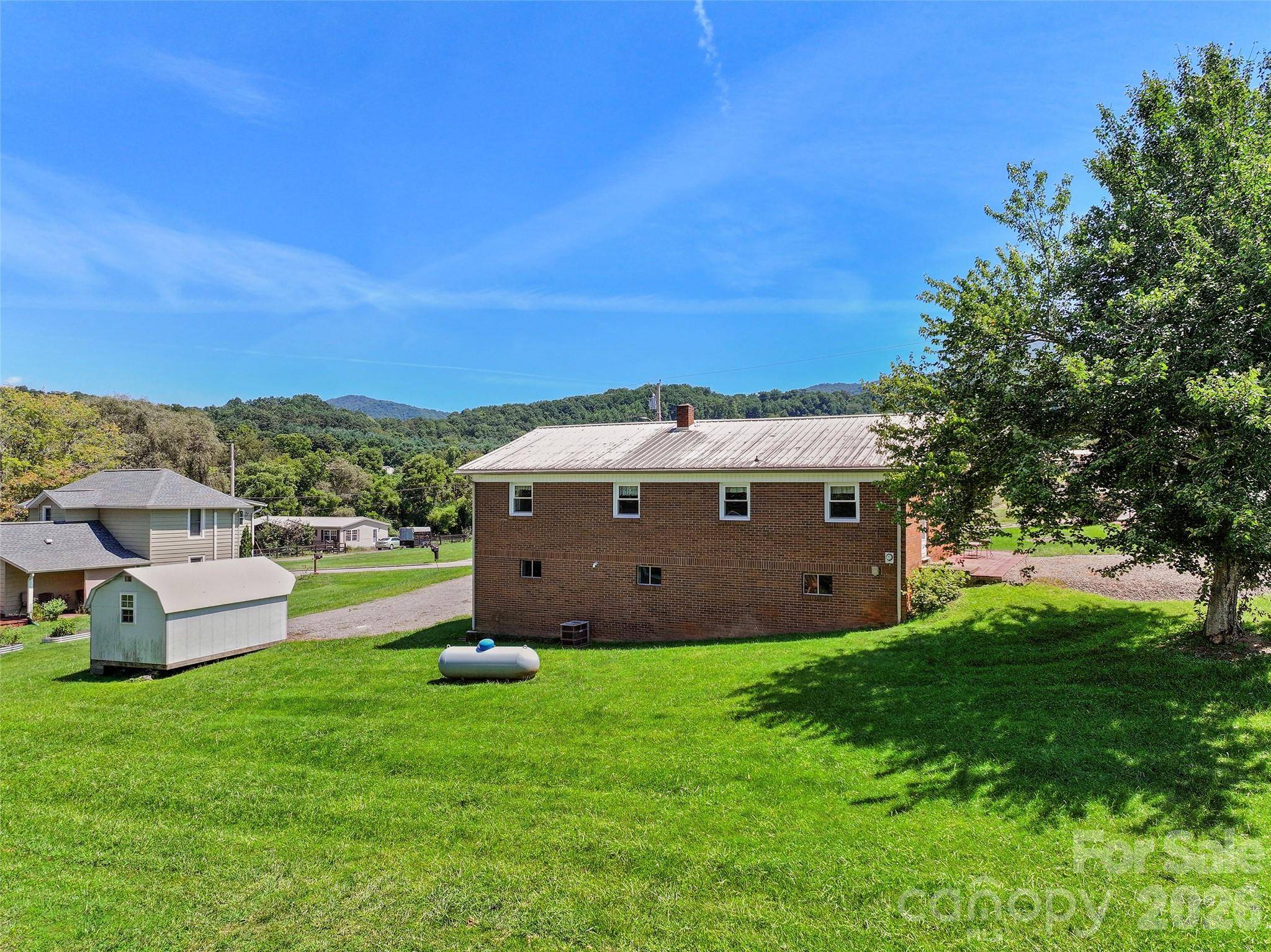 354 Oakdale RD, Waynesville, NC 28786