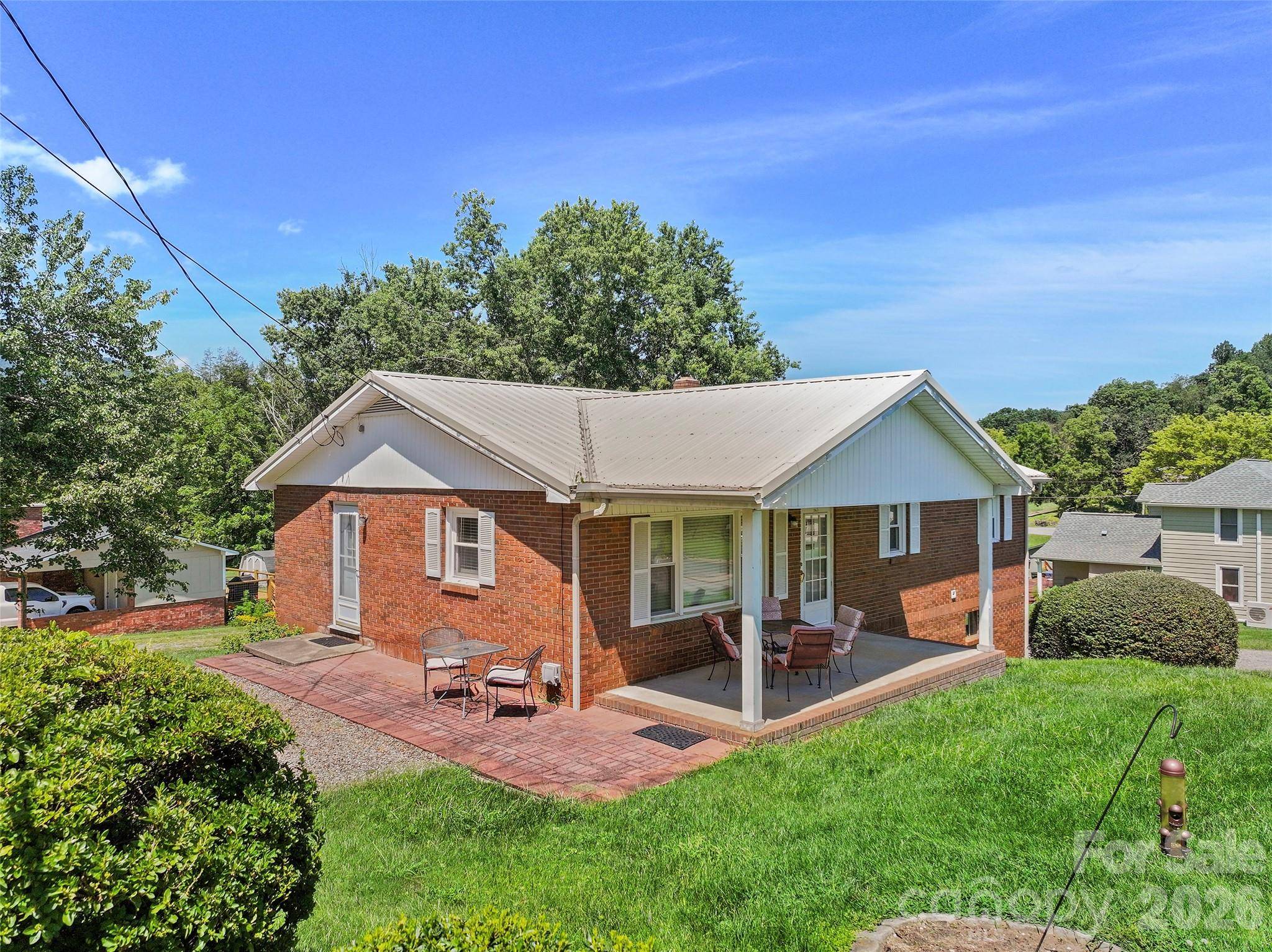 354 Oakdale RD, Waynesville, NC 28786