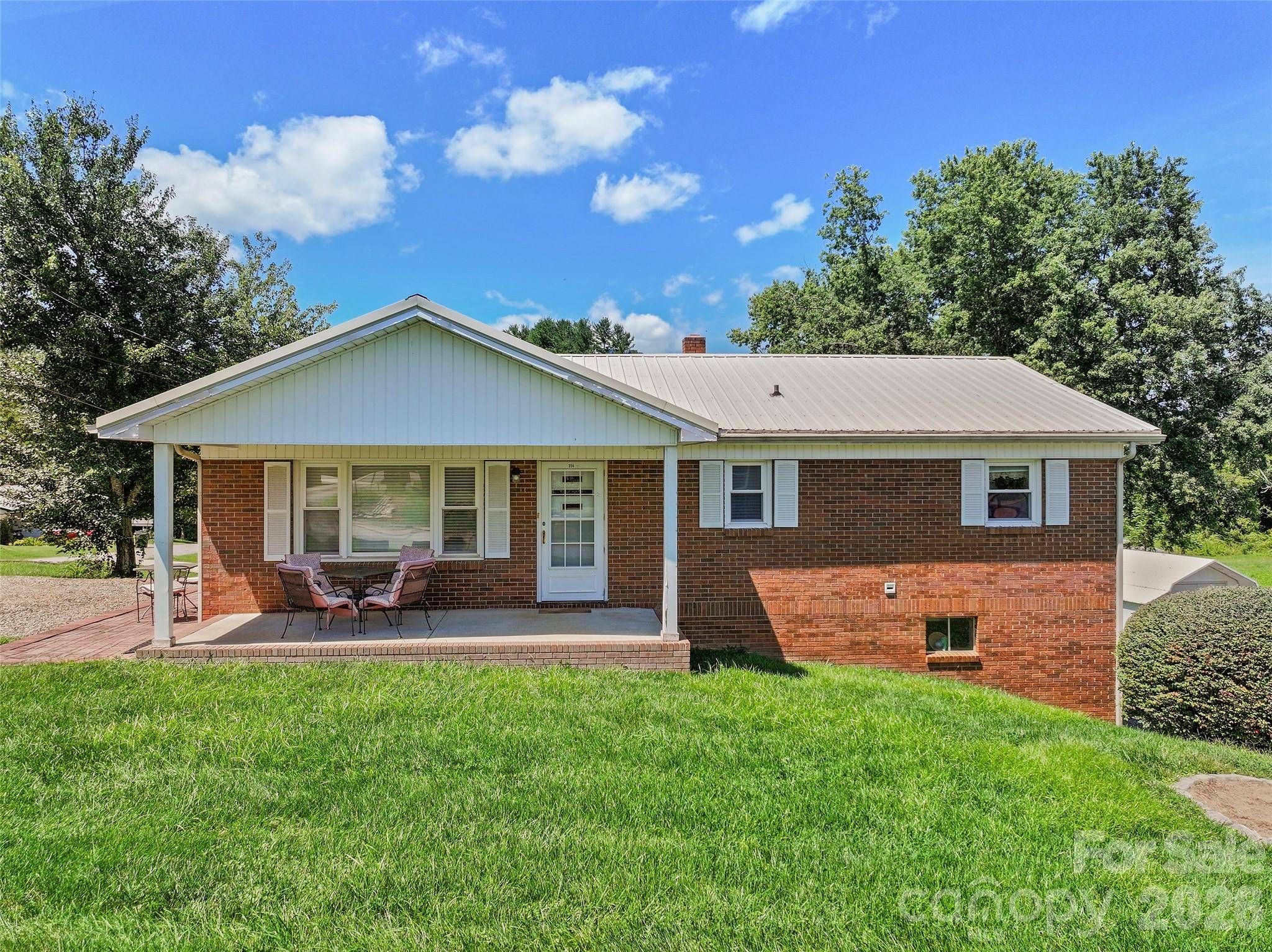 354 Oakdale RD, Waynesville, NC 28786