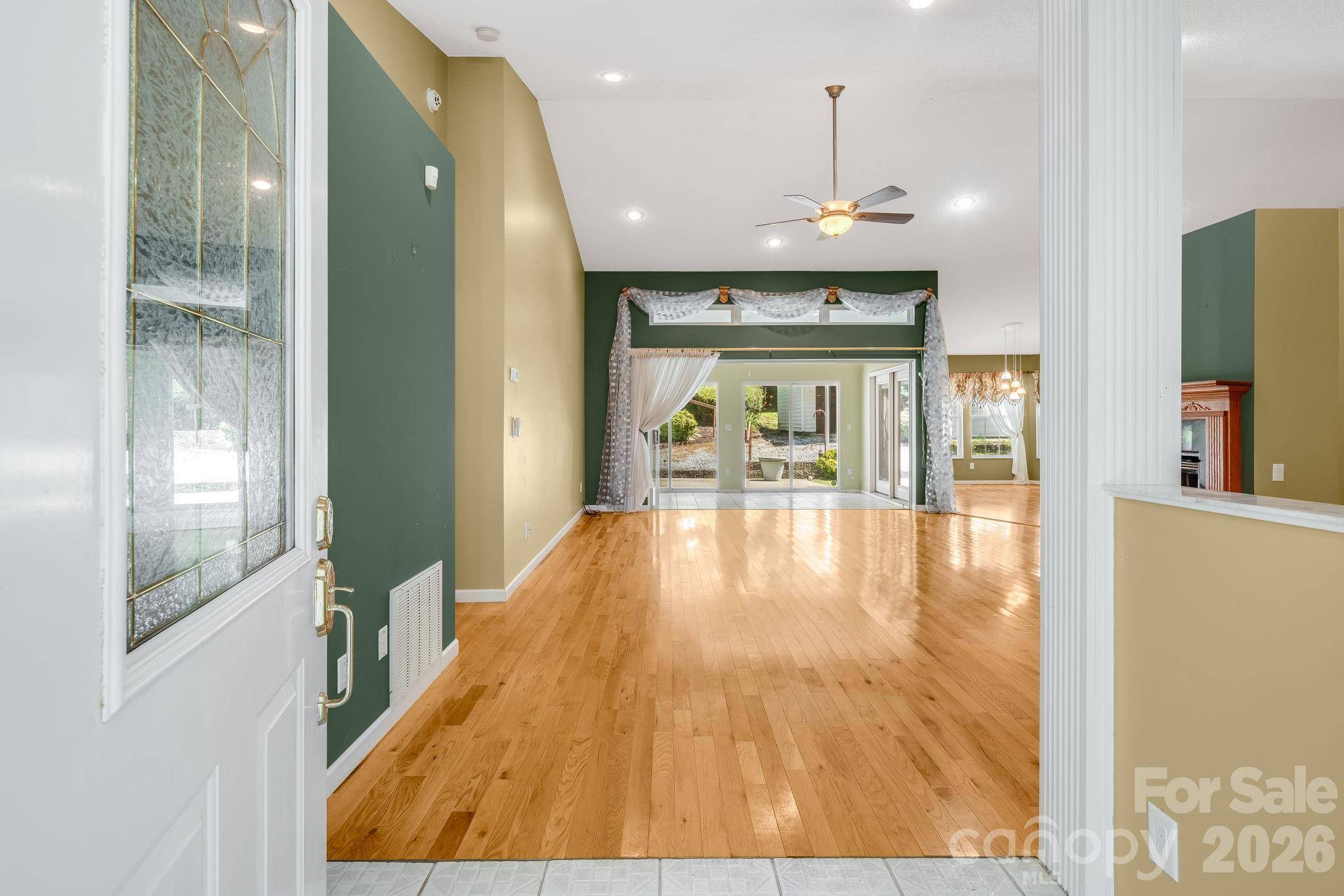 225 Arbor LN, Hendersonville, NC 28791