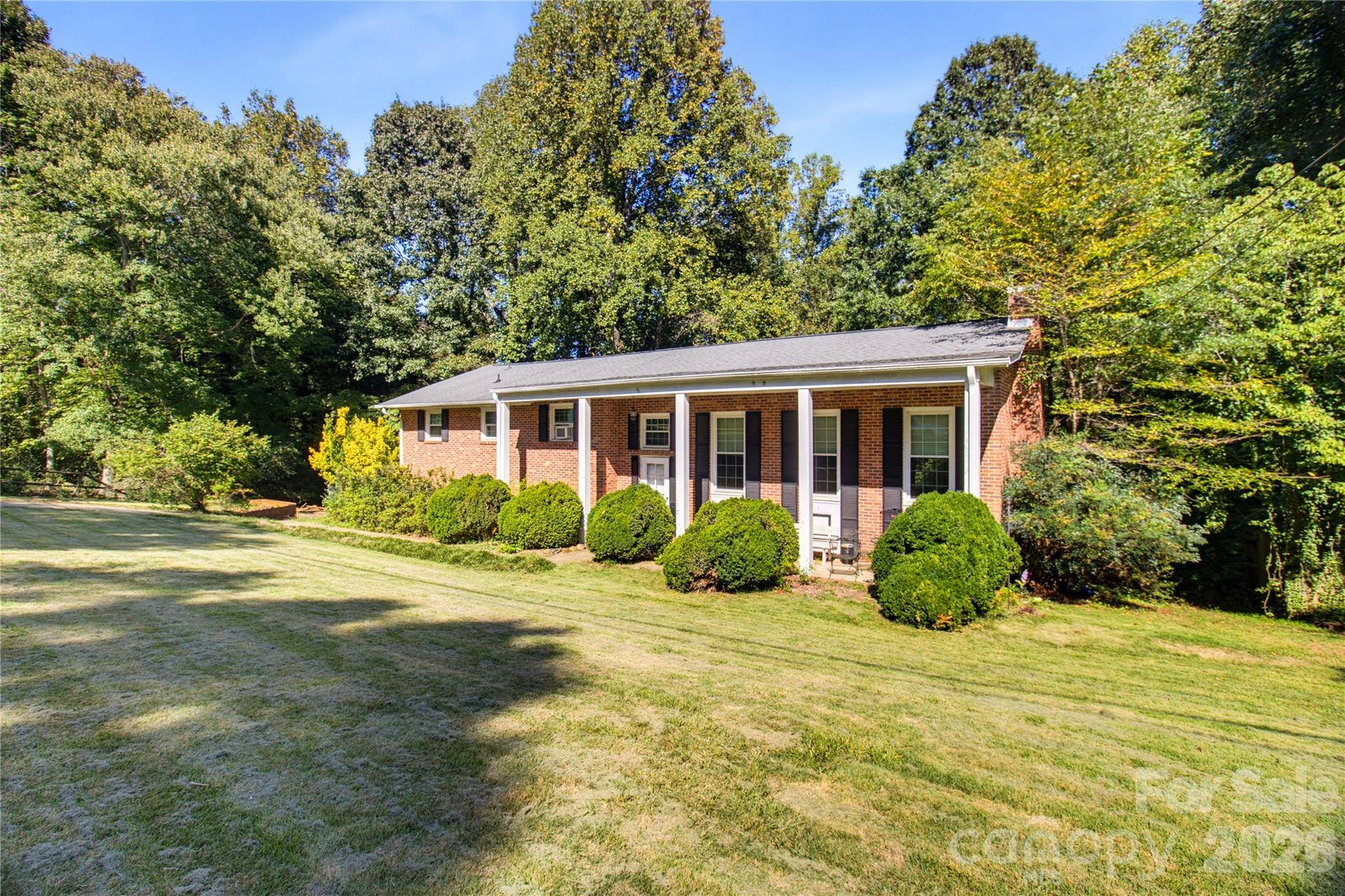 5675 Sweetbriar RD, Pfafftown, NC 27040