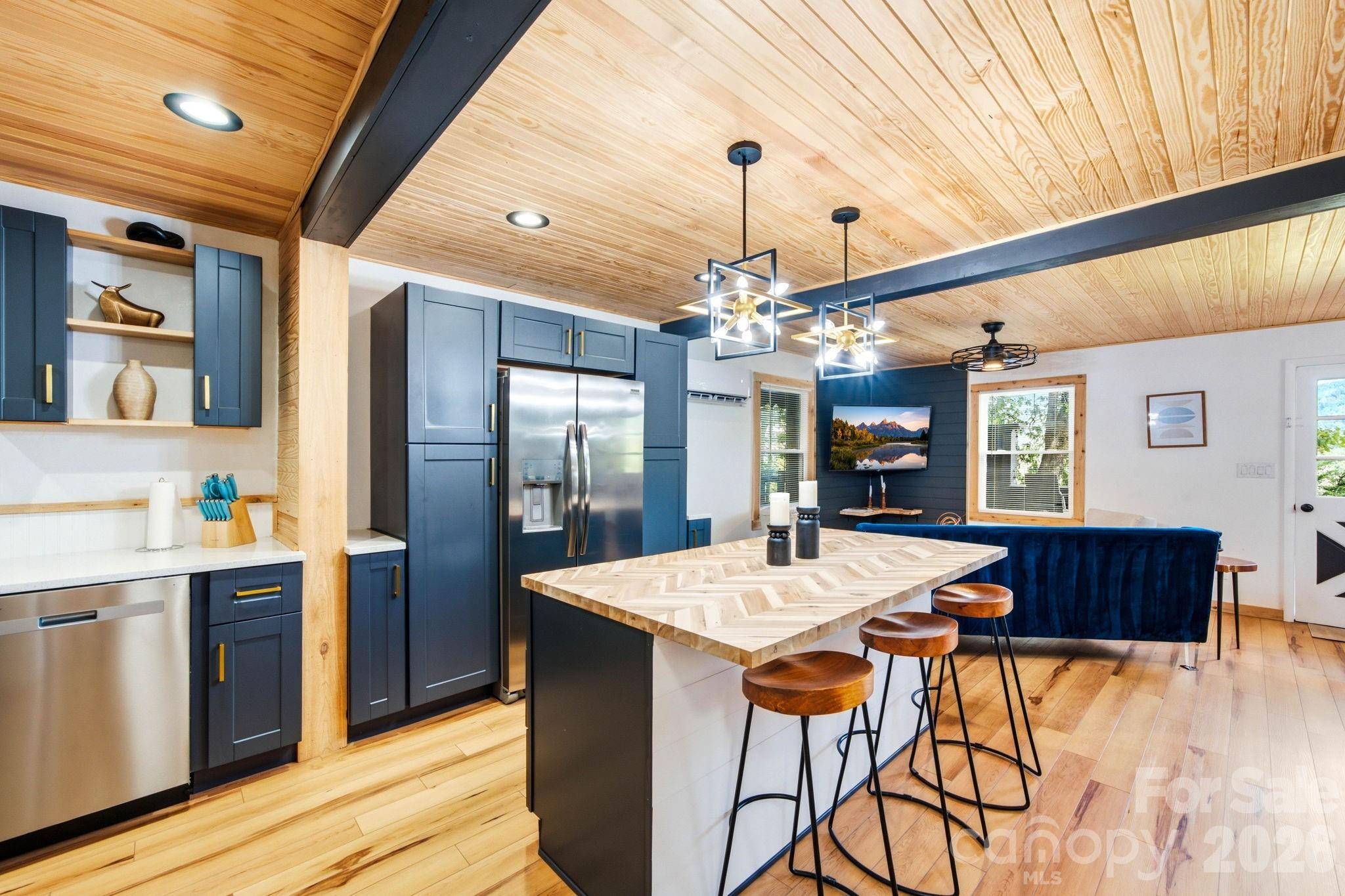 410 Mother In Law LN, Burnsville, NC 28714
