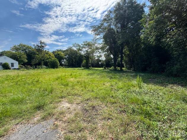 121 S Dennis AVE, Bishopville, SC 29010