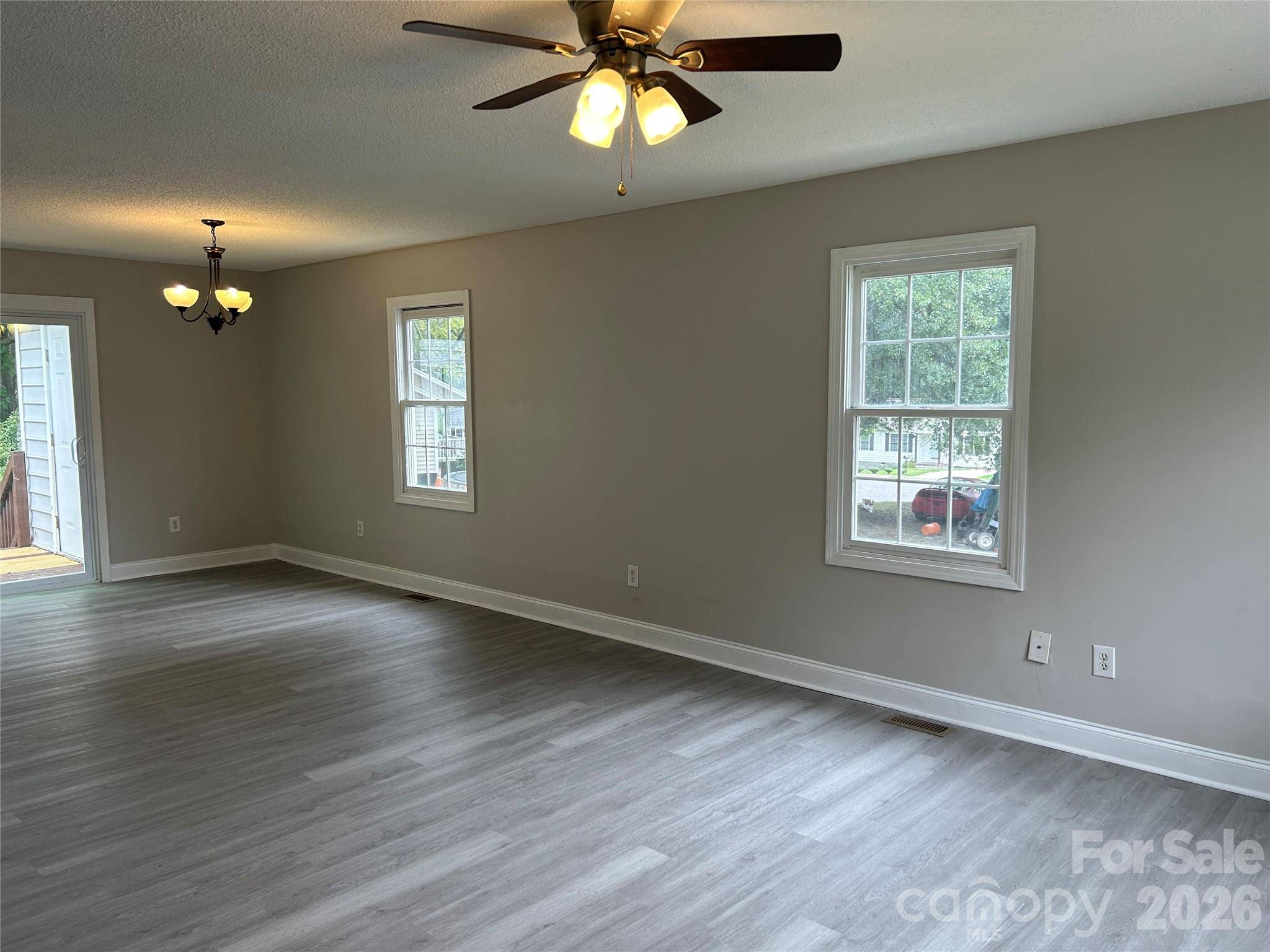 927 Floyd LN, Gastonia, NC 28052