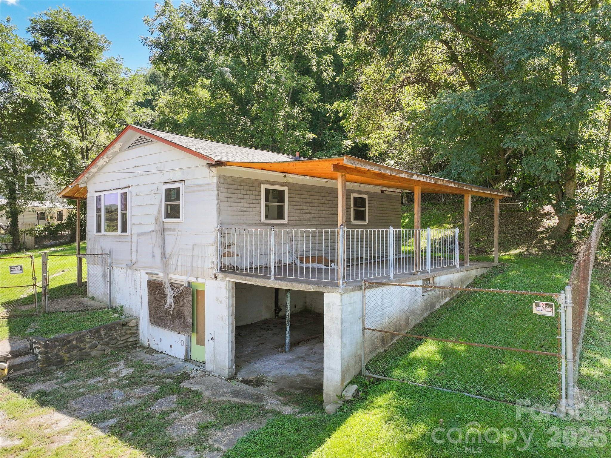 24 Vine ST, Canton, NC 28716