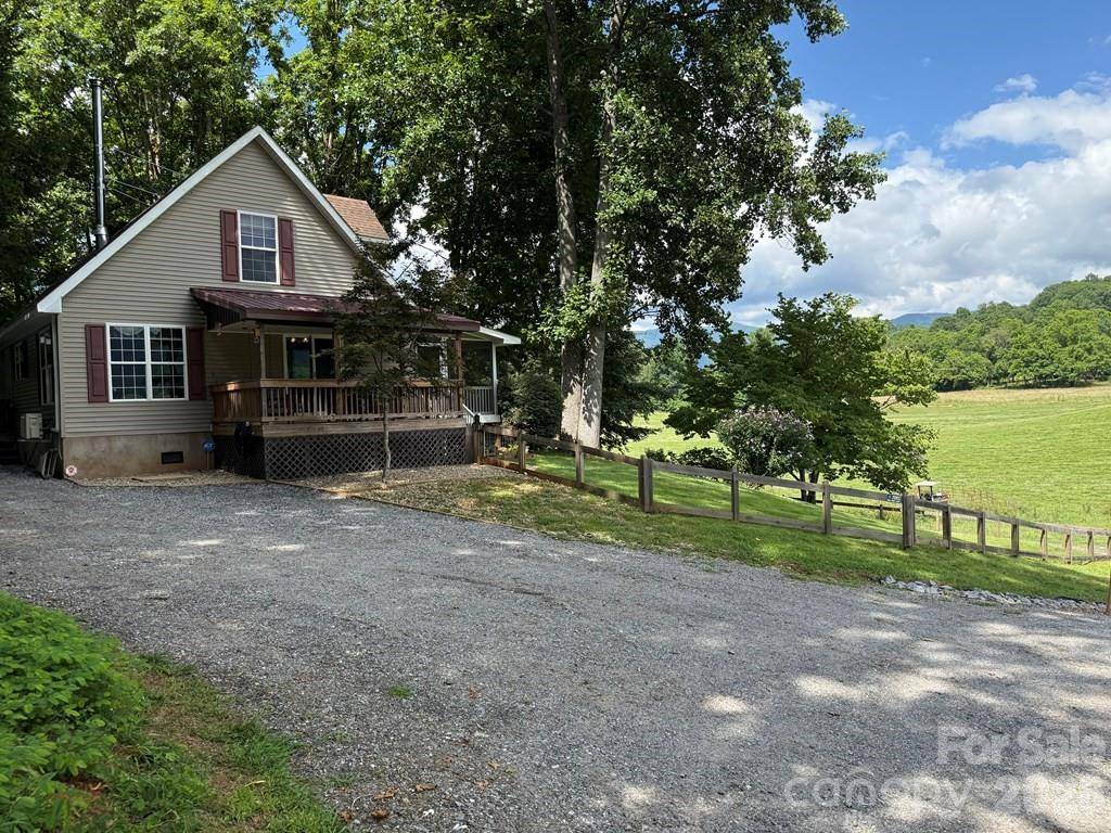 206 Bethabara LOOP, Hayesville, NC 28904