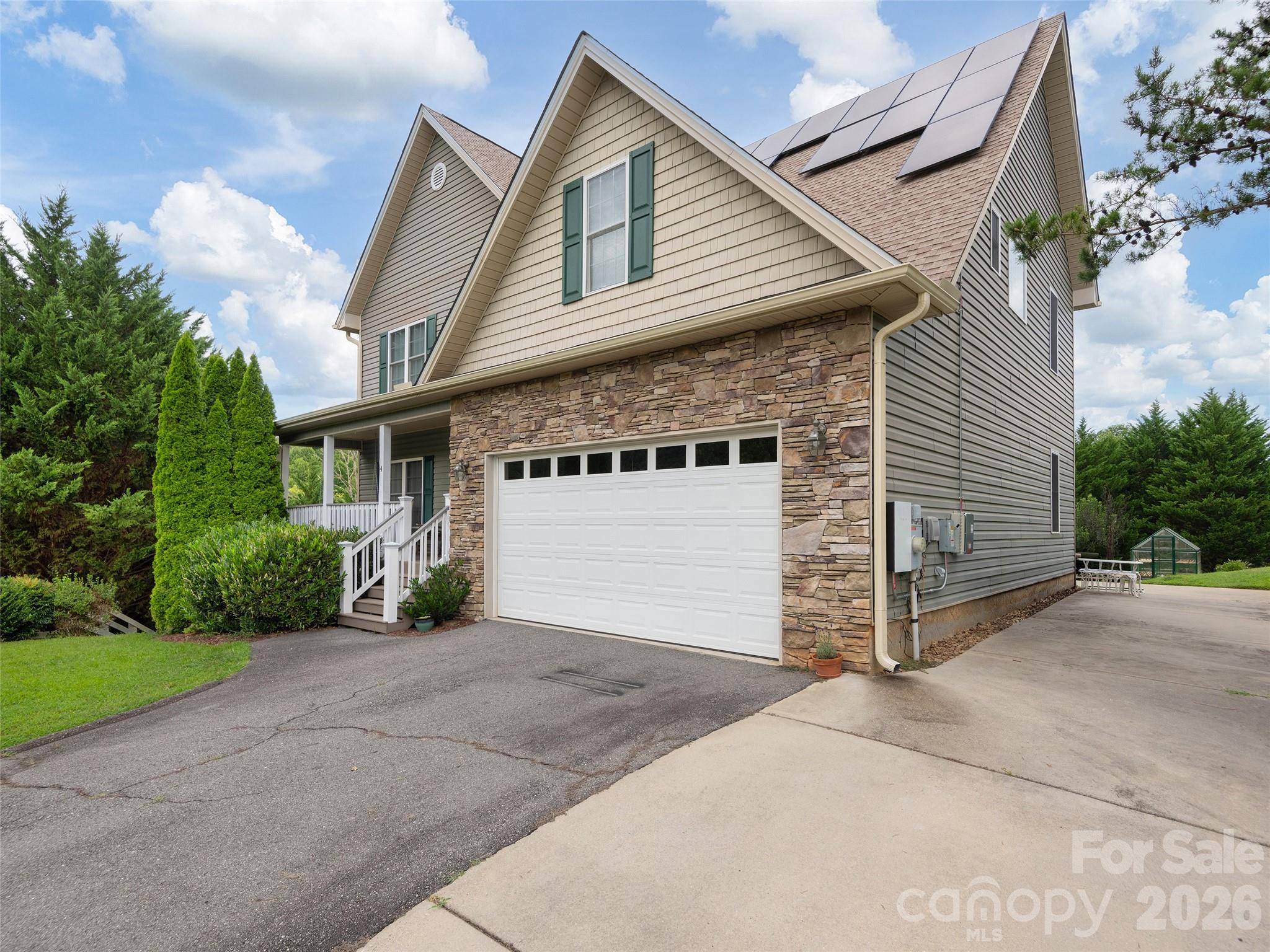 4 Lancaster LN, Weaverville, NC 28787