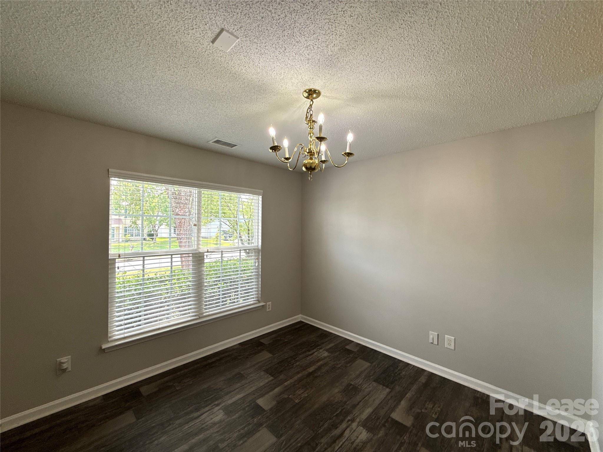 1032 Meadowbrook LN SW, Charlotte, NC 28027