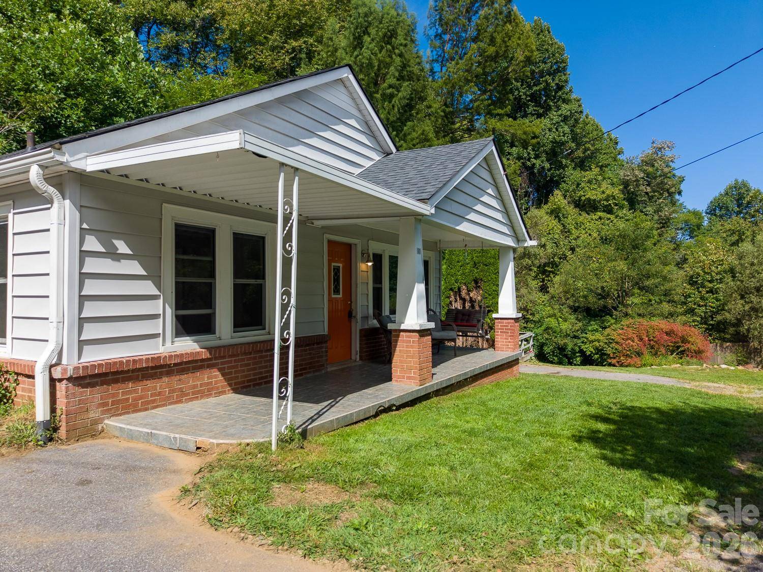 80 Nature LN, Waynesville, NC 28786