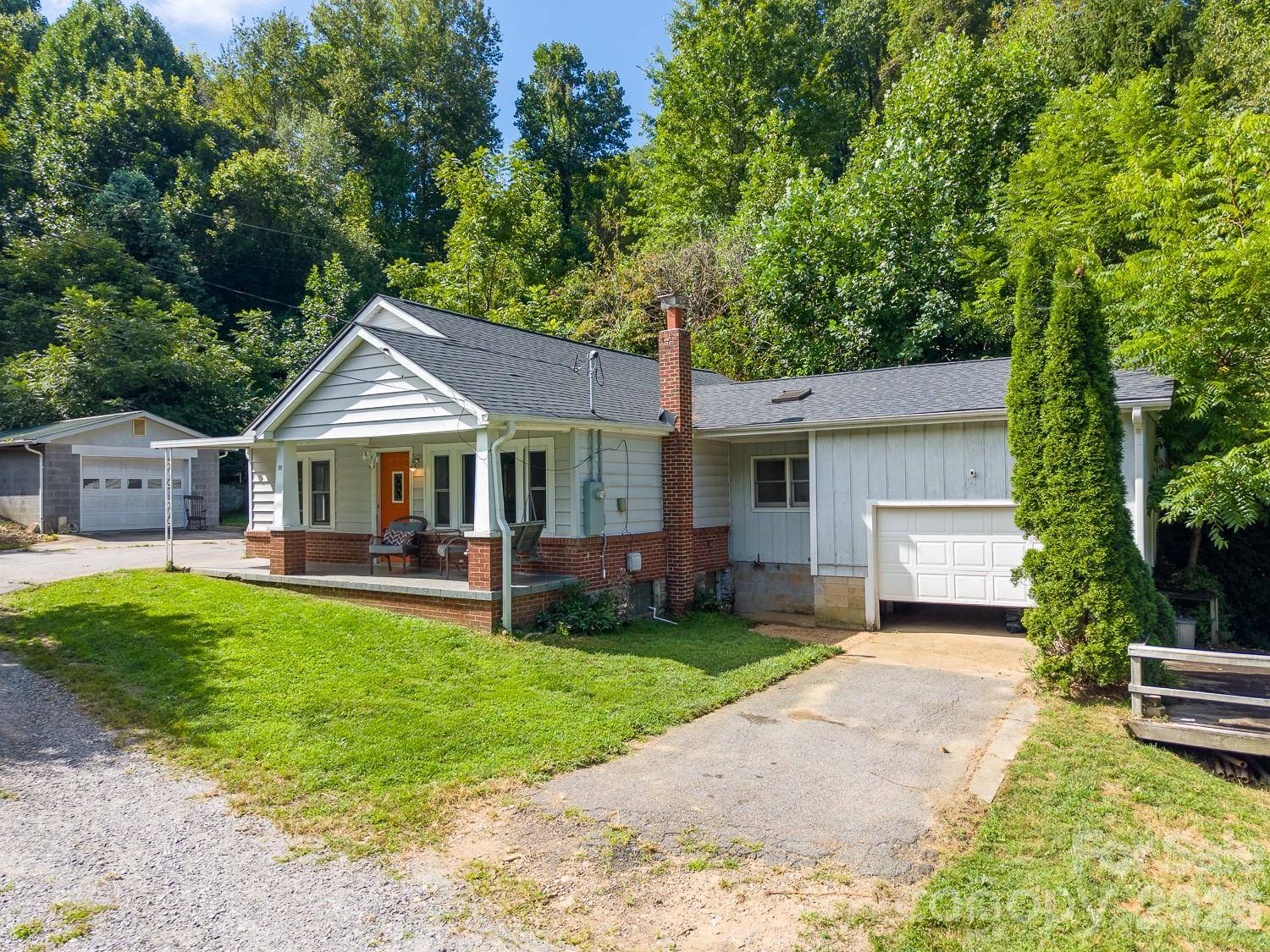 80 Nature LN, Waynesville, NC 28786