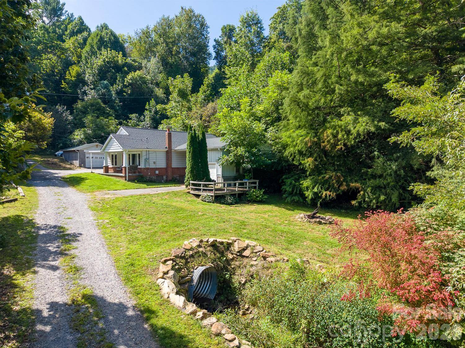80 Nature LN, Waynesville, NC 28786