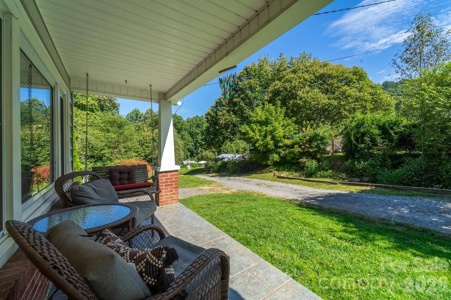 80 Nature LN, Waynesville, NC 28786