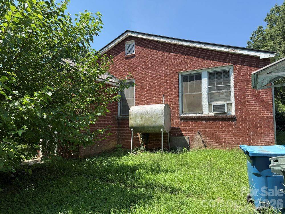 1710 STOKES FERRY RD, Salisbury, NC 28144