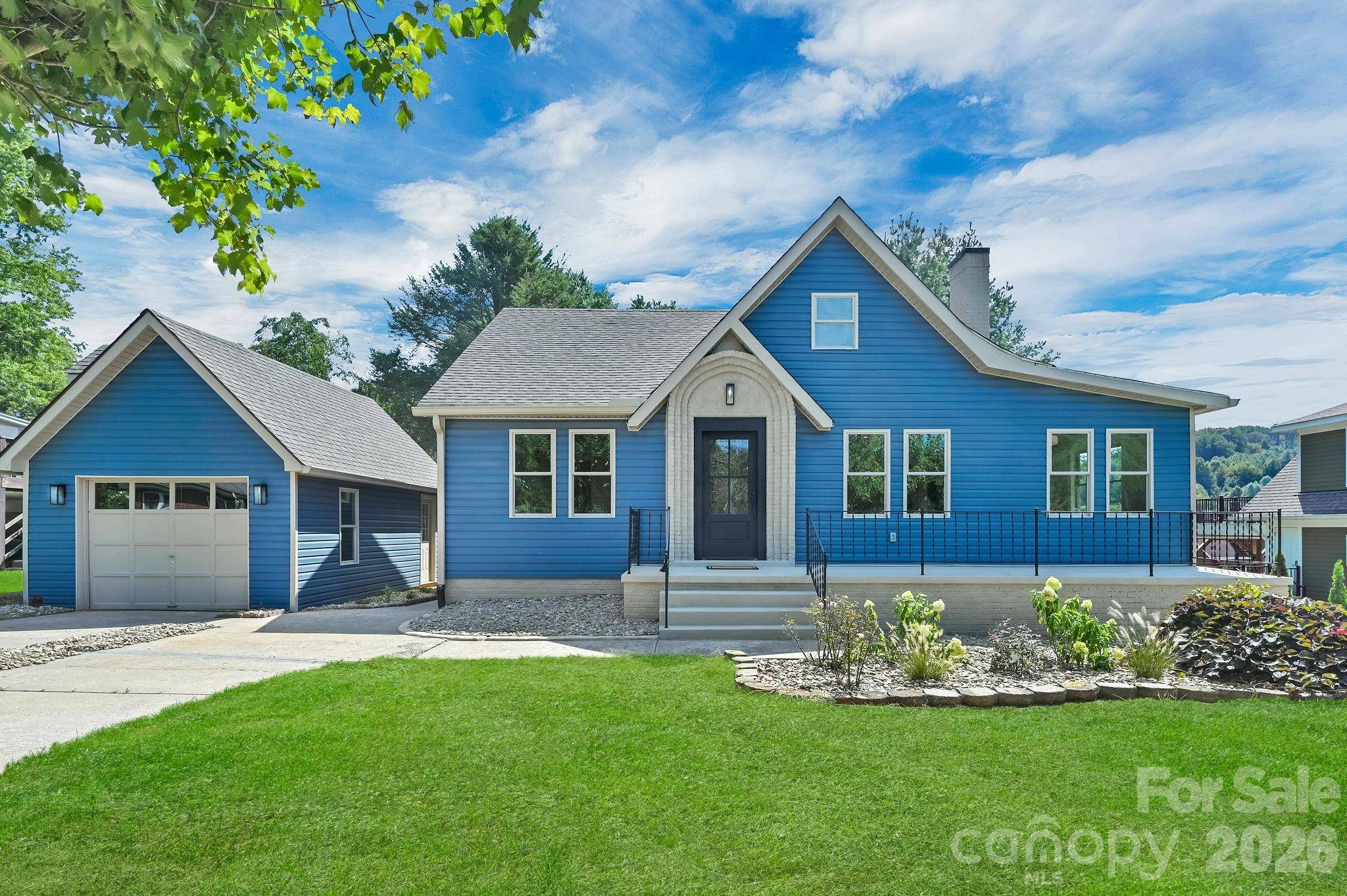 34 Long View DR, Burnsville, NC 28714