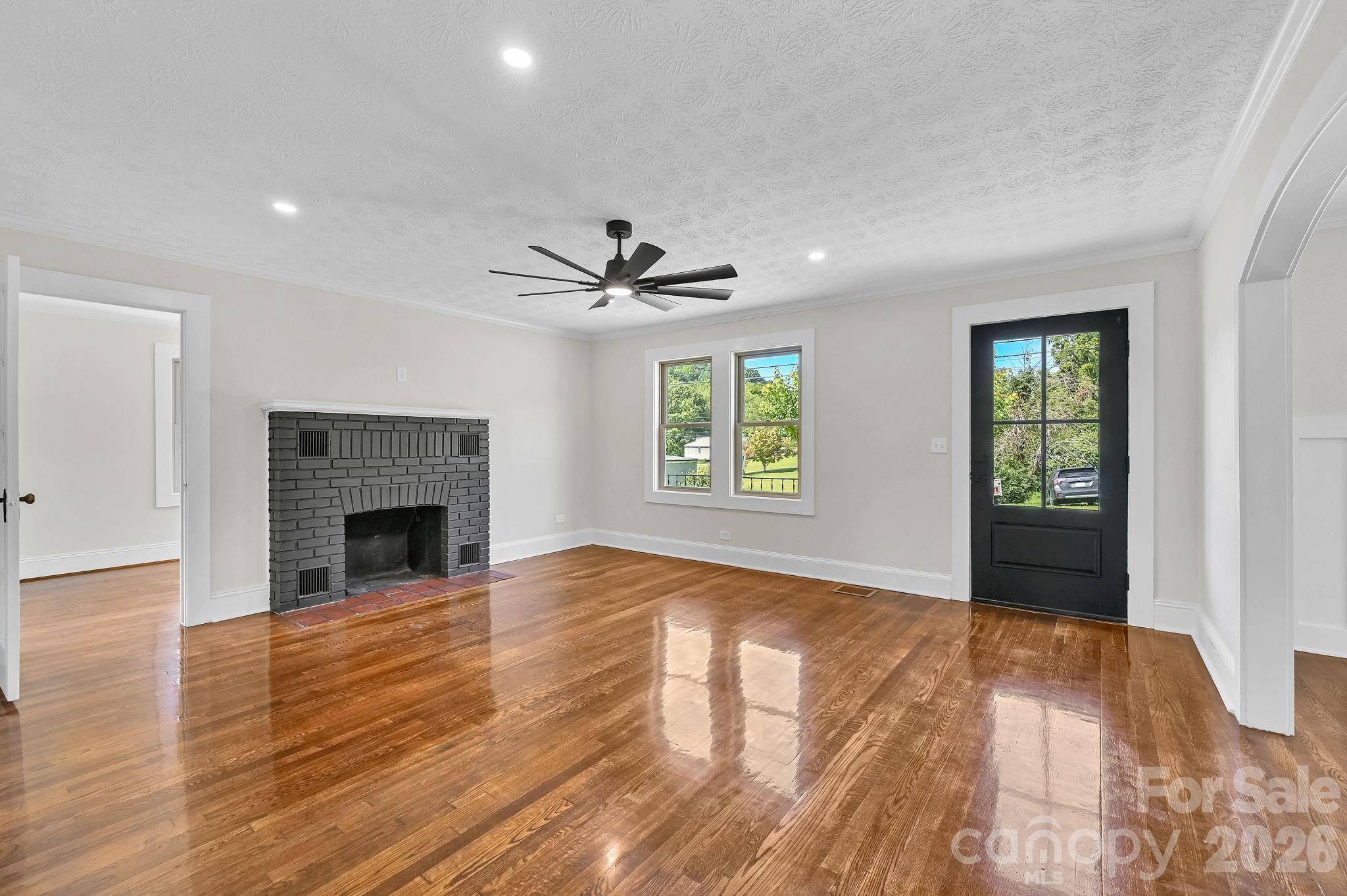 34 Long View DR, Burnsville, NC 28714