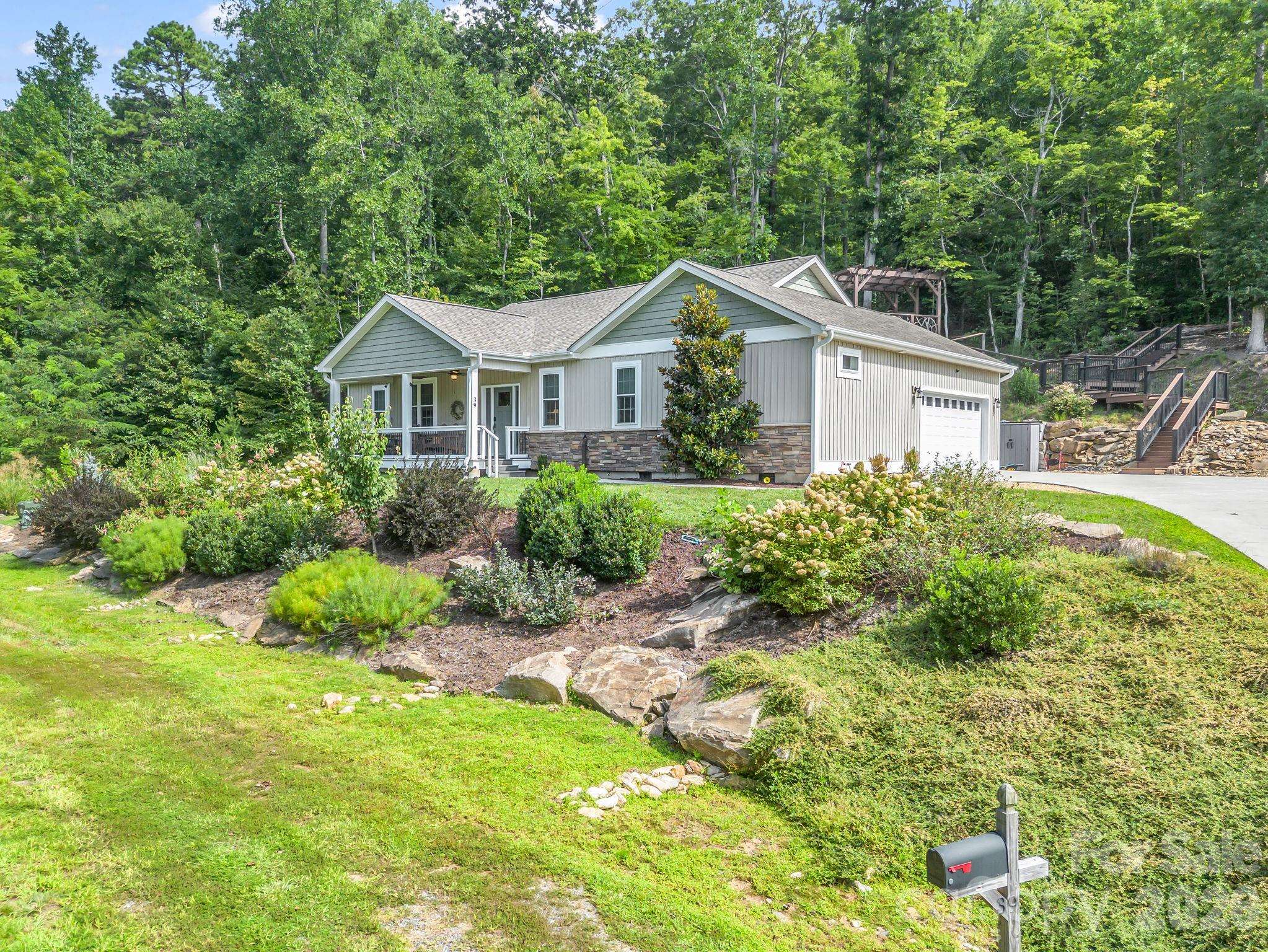39 Village Overlook LOOP, Swannanoa, NC 28778