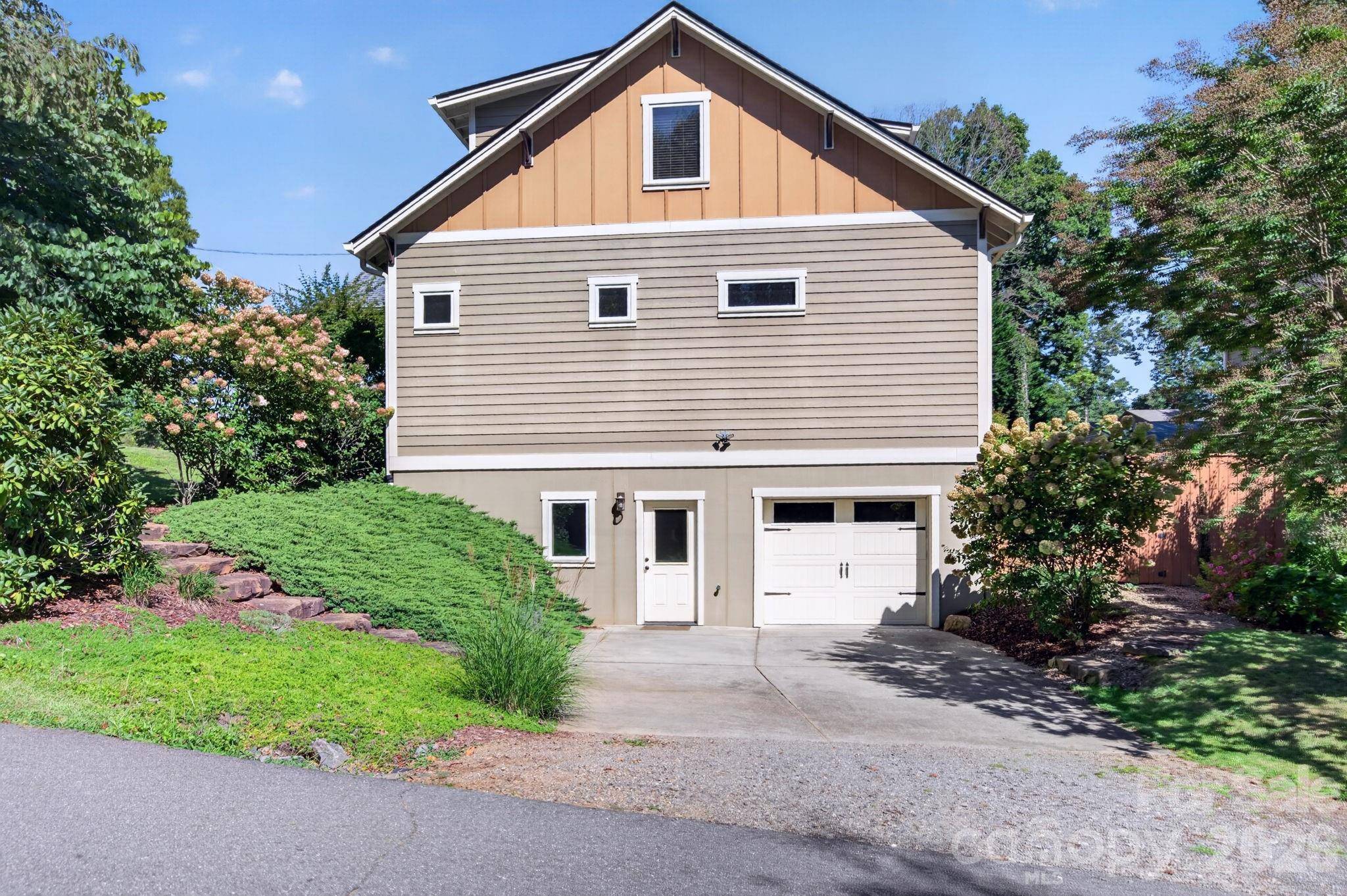 243 Cragmont RD, Black Mountain, NC 28711