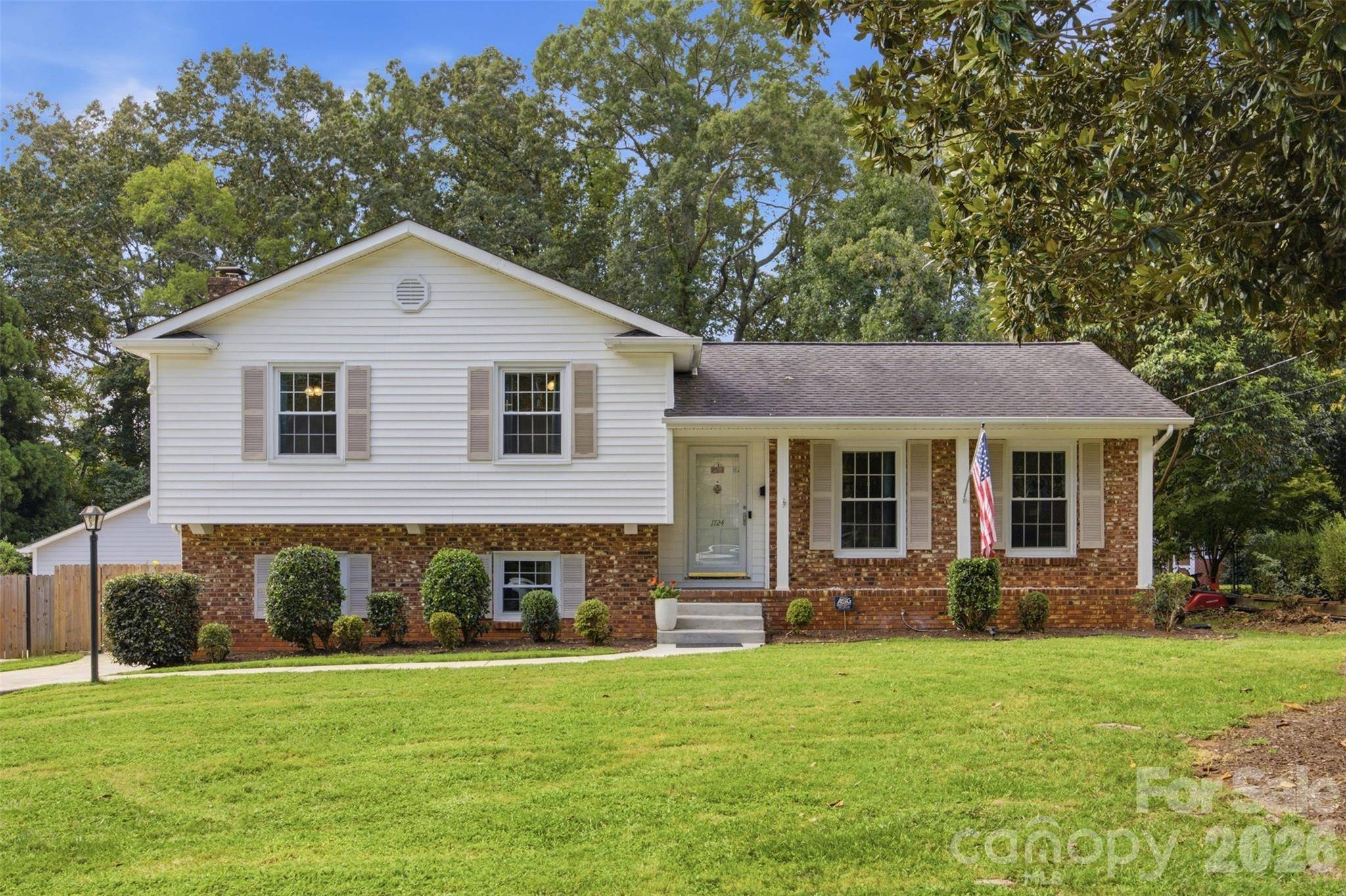 1724 Delchester DR, Charlotte, NC 28210