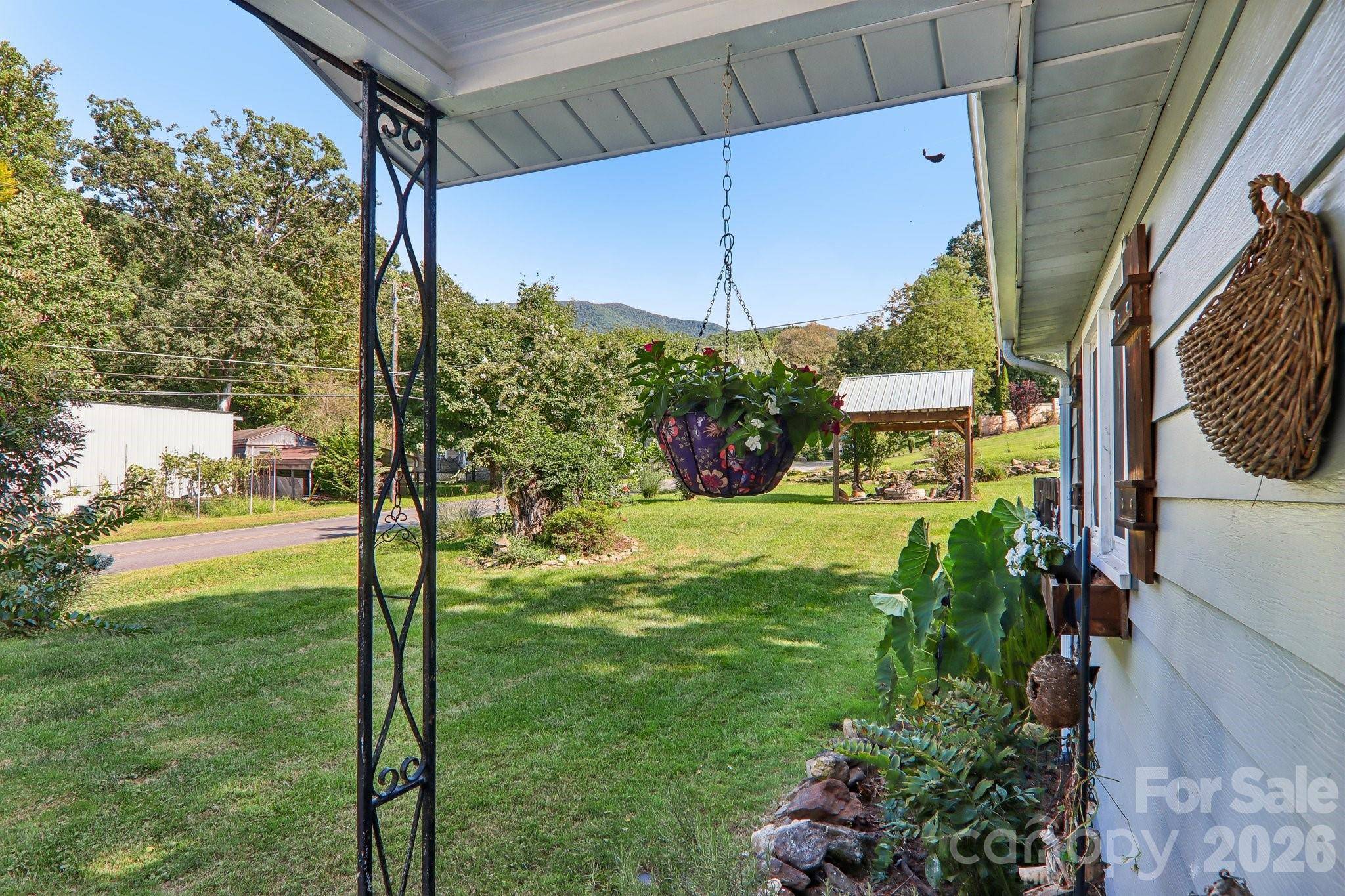 550 Lickstone RD, Waynesville, NC 28786