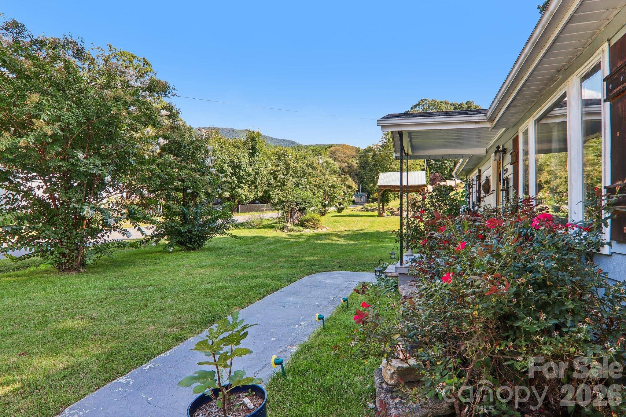 550 Lickstone RD, Waynesville, NC 28786