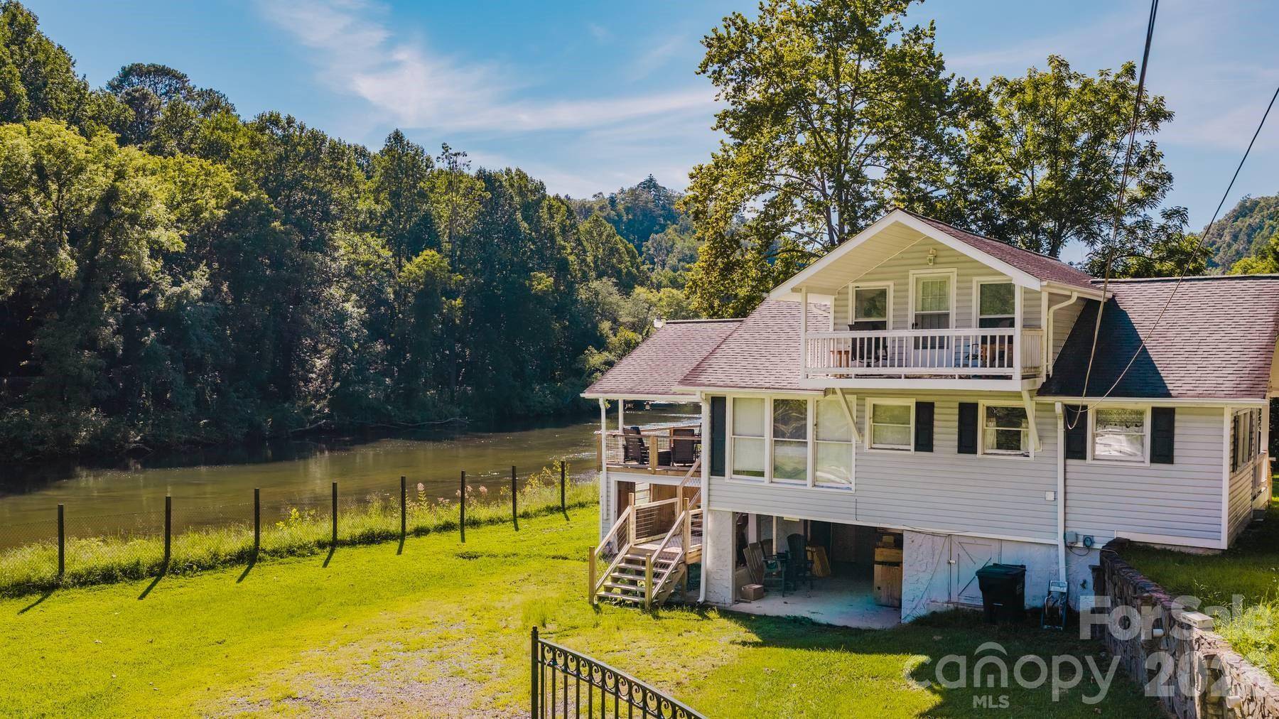 1380 Highway 19a HWY, Whittier, NC 28789