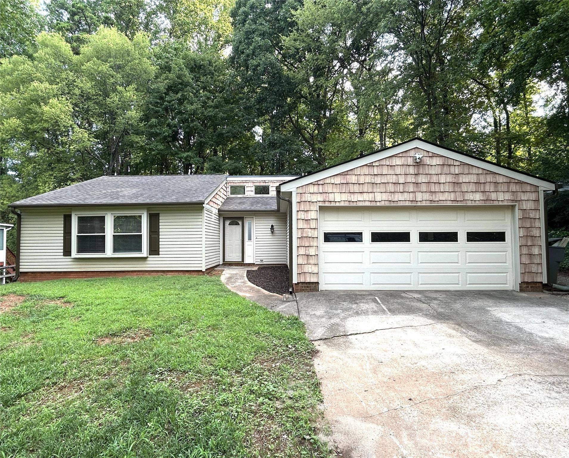 1725 Van Dyke DR, Charlotte, NC 28213