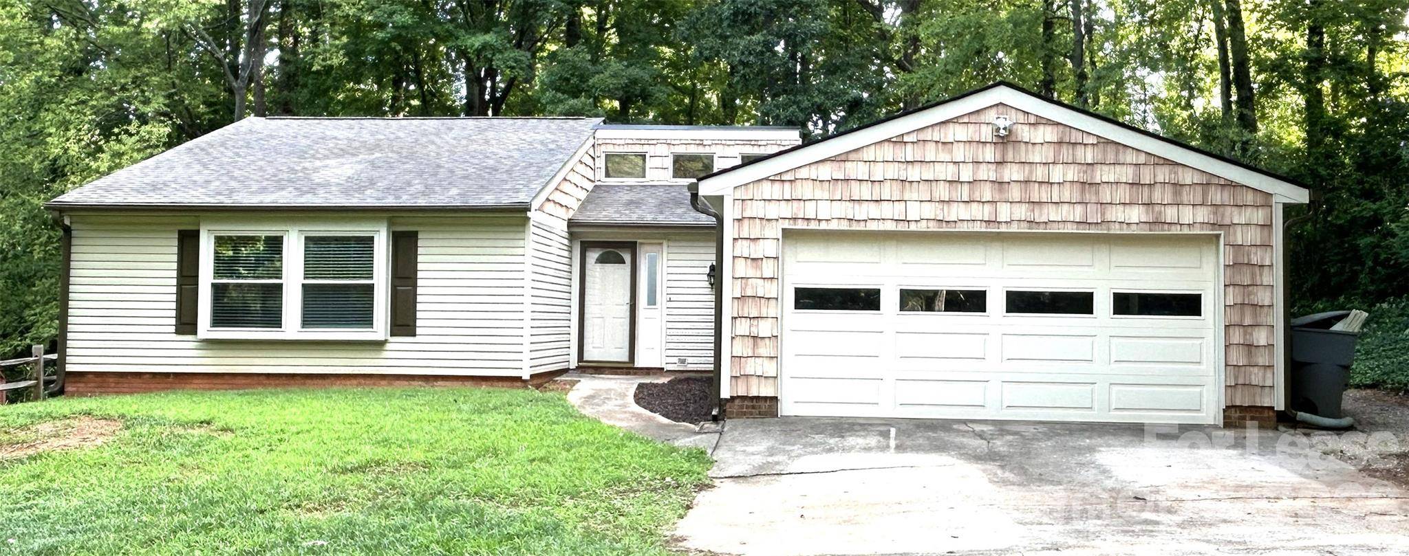 1725 Van Dyke DR, Charlotte, NC 28213