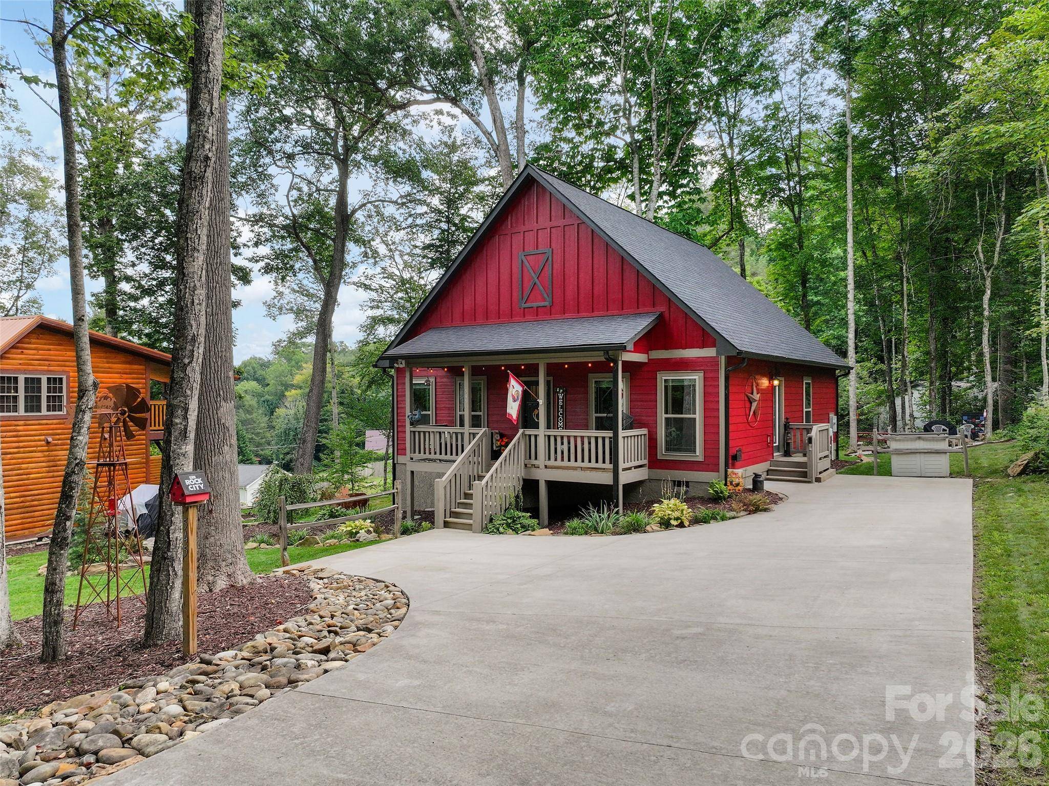 545 Twinbrook LN, Maggie Valley, NC 28751