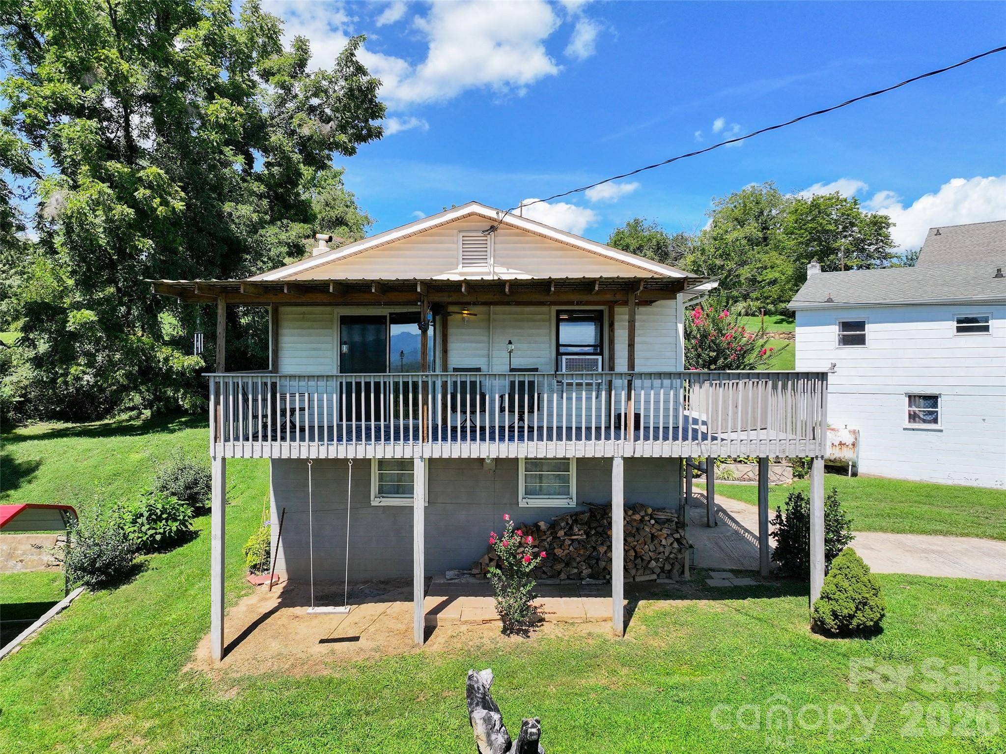 83 Rocky ST, Canton, NC 28716