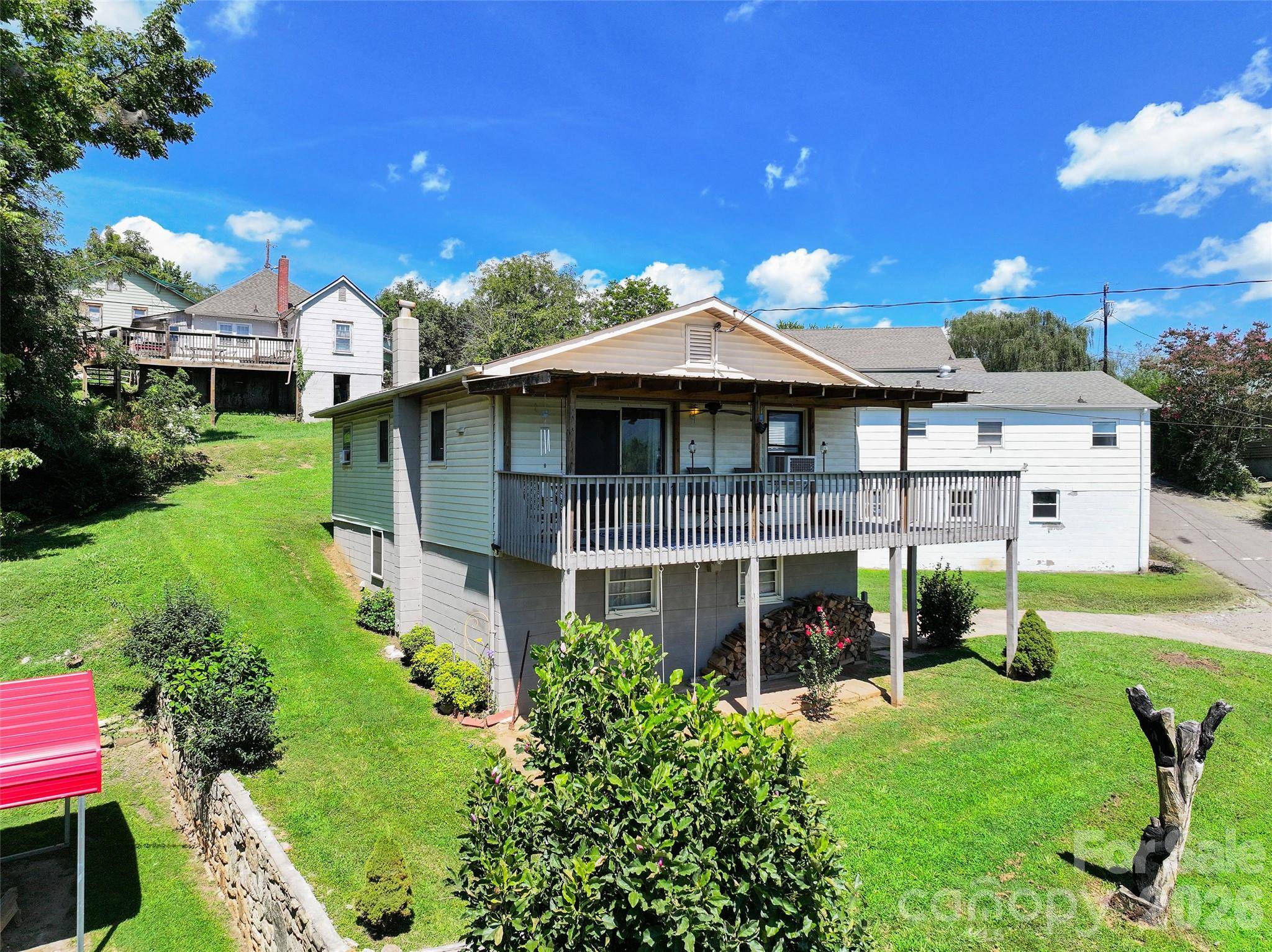83 Rocky ST, Canton, NC 28716