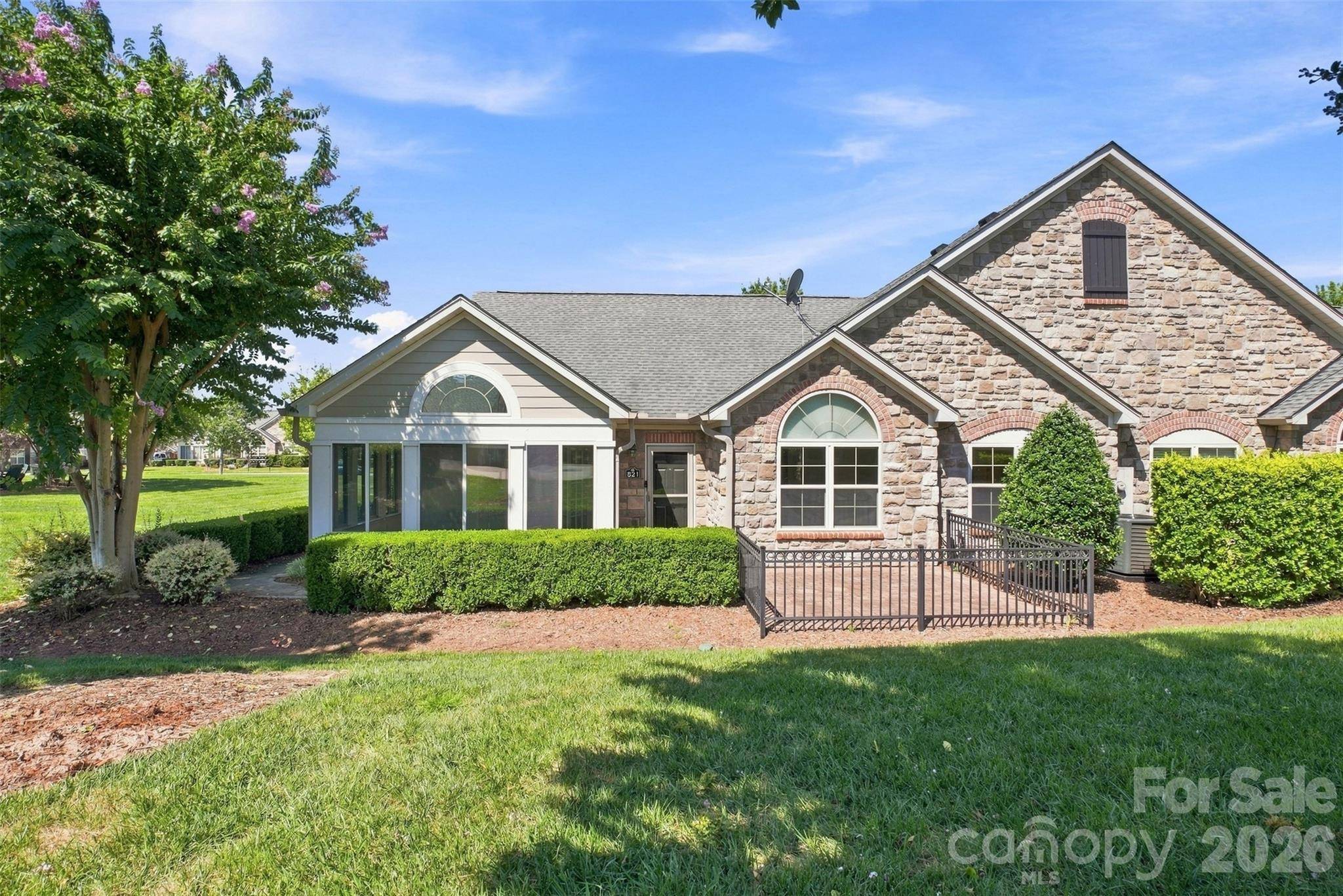 821 Ledgestone CT, Tega Cay, SC 29708