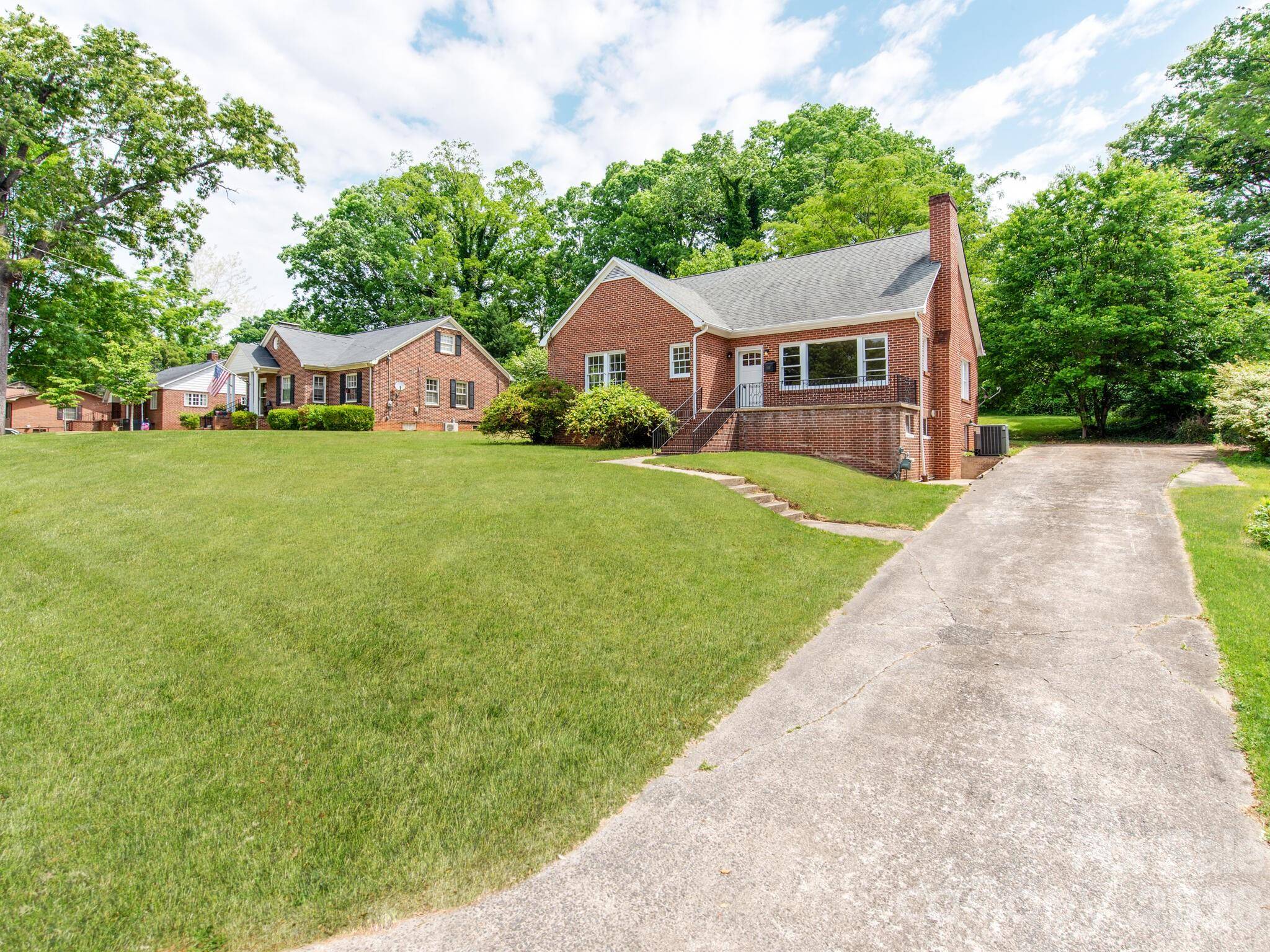 113 Falls ST, Morganton, NC 28655