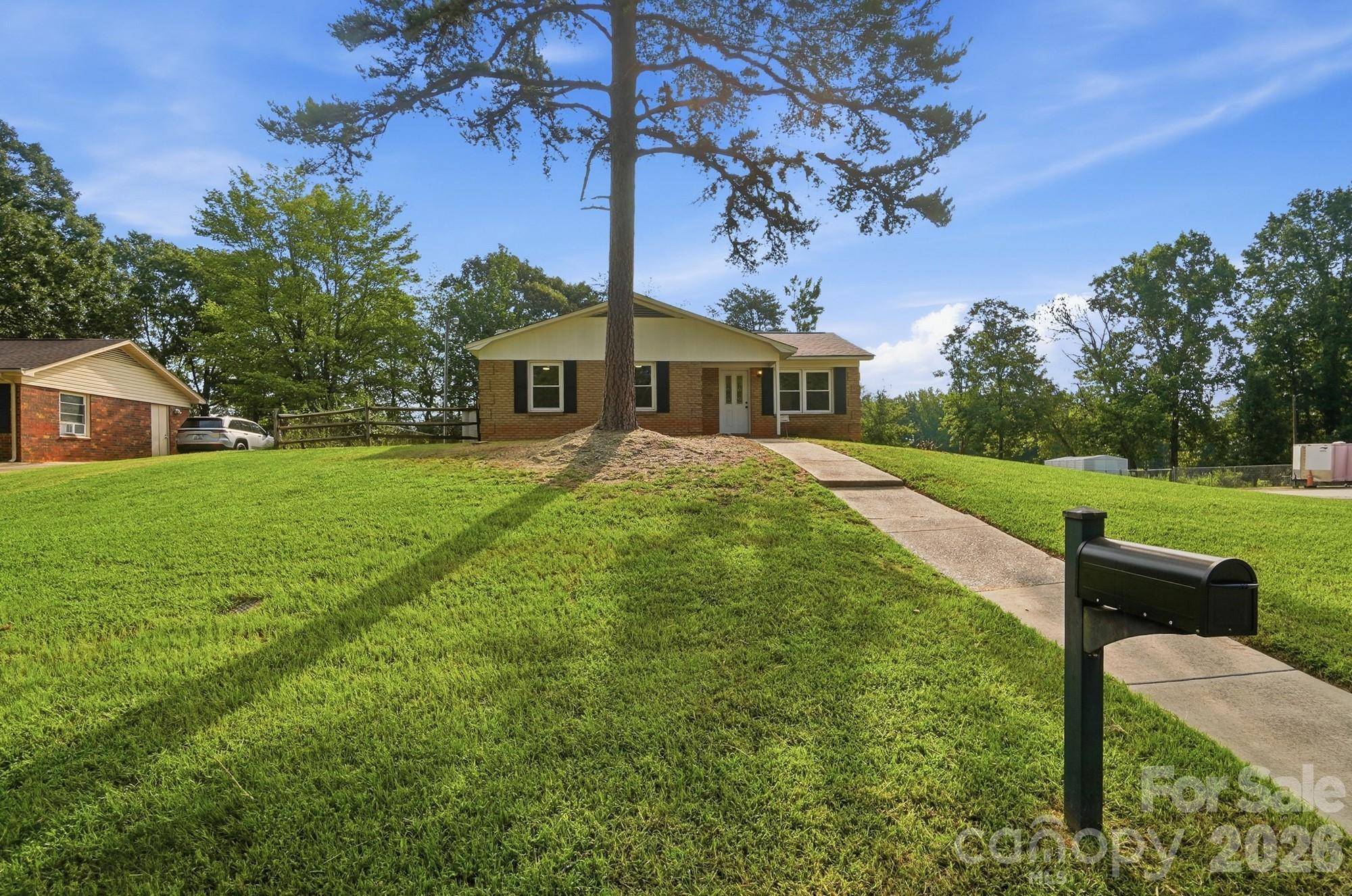 9933 Starwood DR, Charlotte, NC 28215