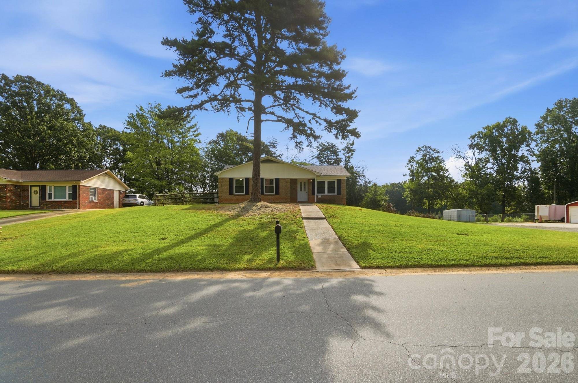 9933 Starwood DR, Charlotte, NC 28215
