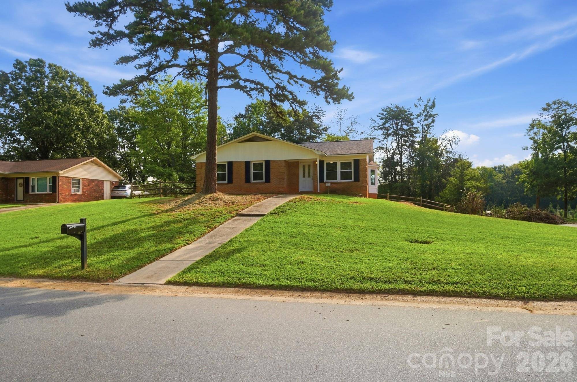 9933 Starwood DR, Charlotte, NC 28215