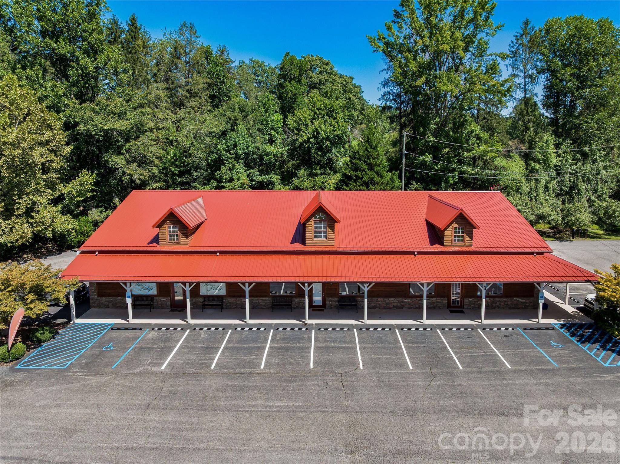 271 Old Barn RD, Hendersonville, NC 28791