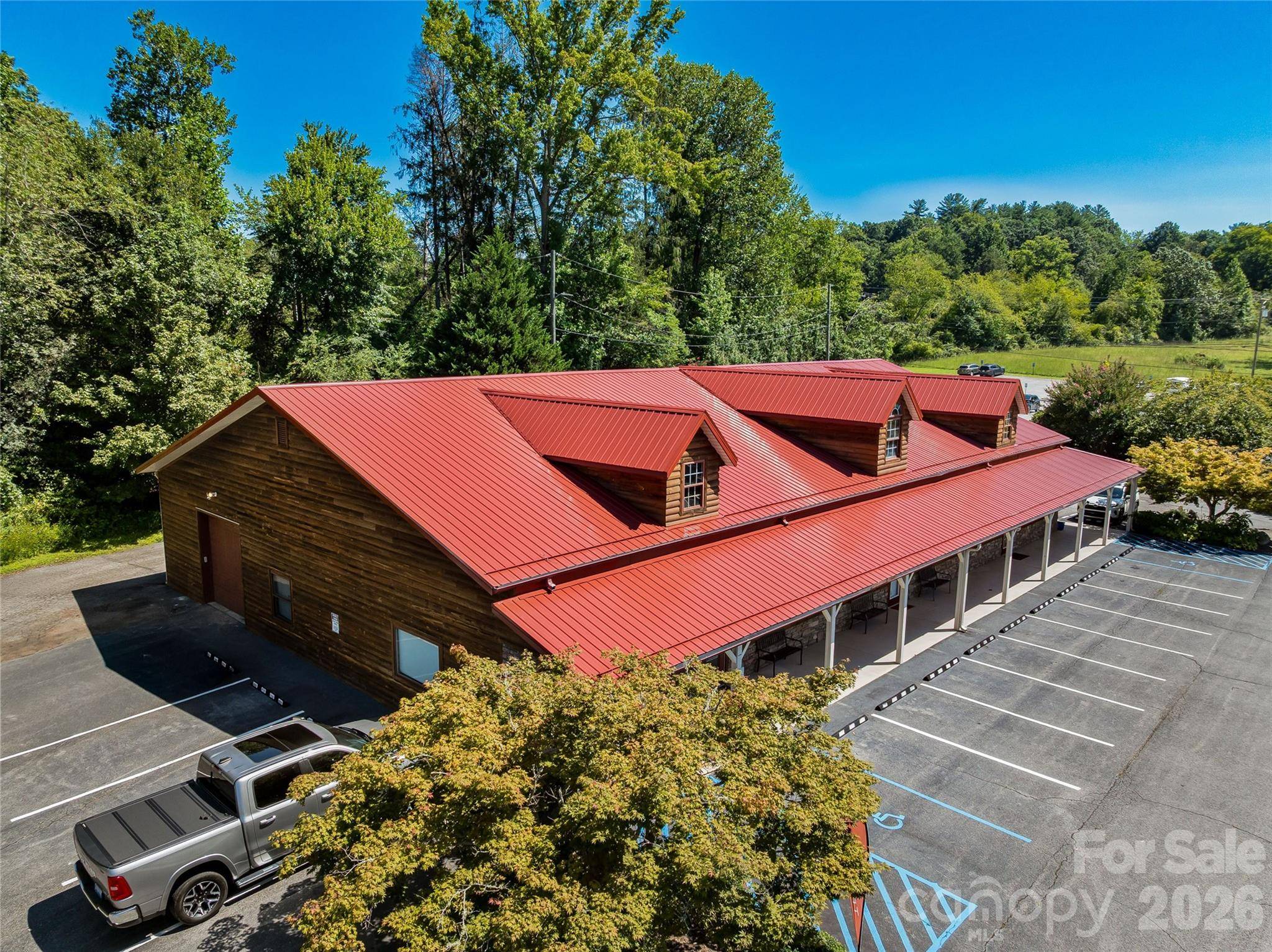 271 Old Barn RD, Hendersonville, NC 28791