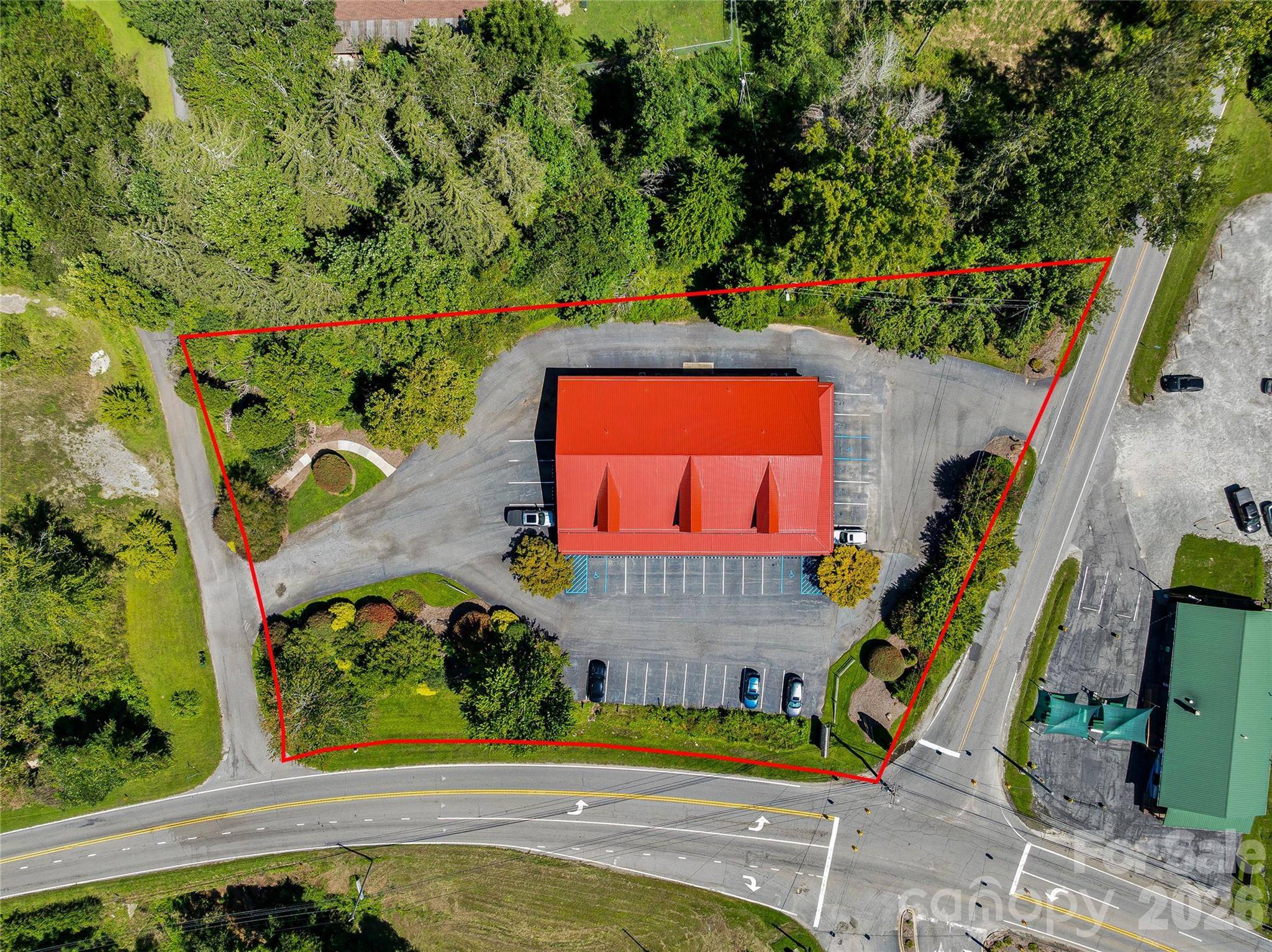 271 Old Barn RD, Hendersonville, NC 28791