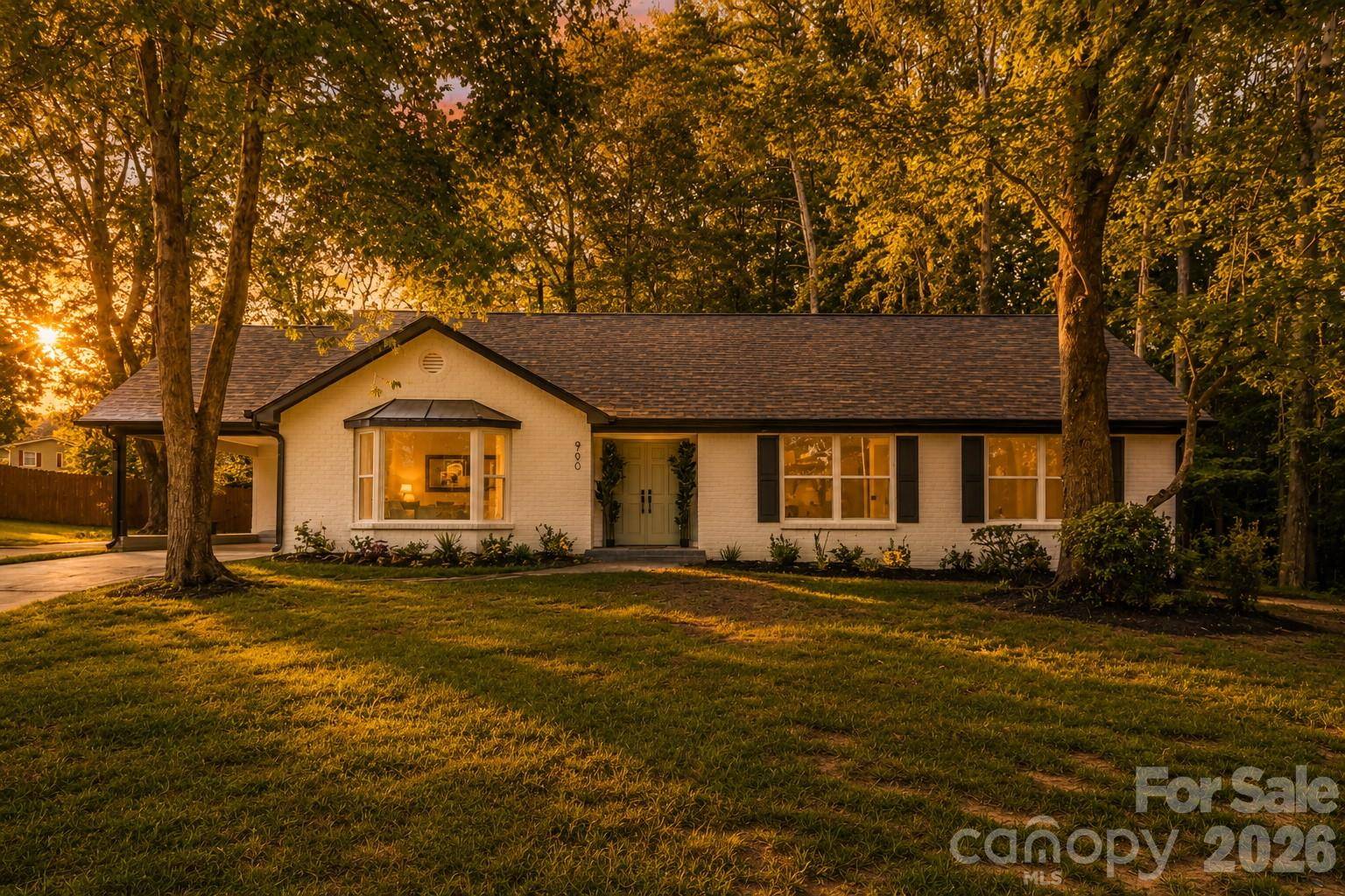900 Burtonwood CIR, Charlotte, NC 28212