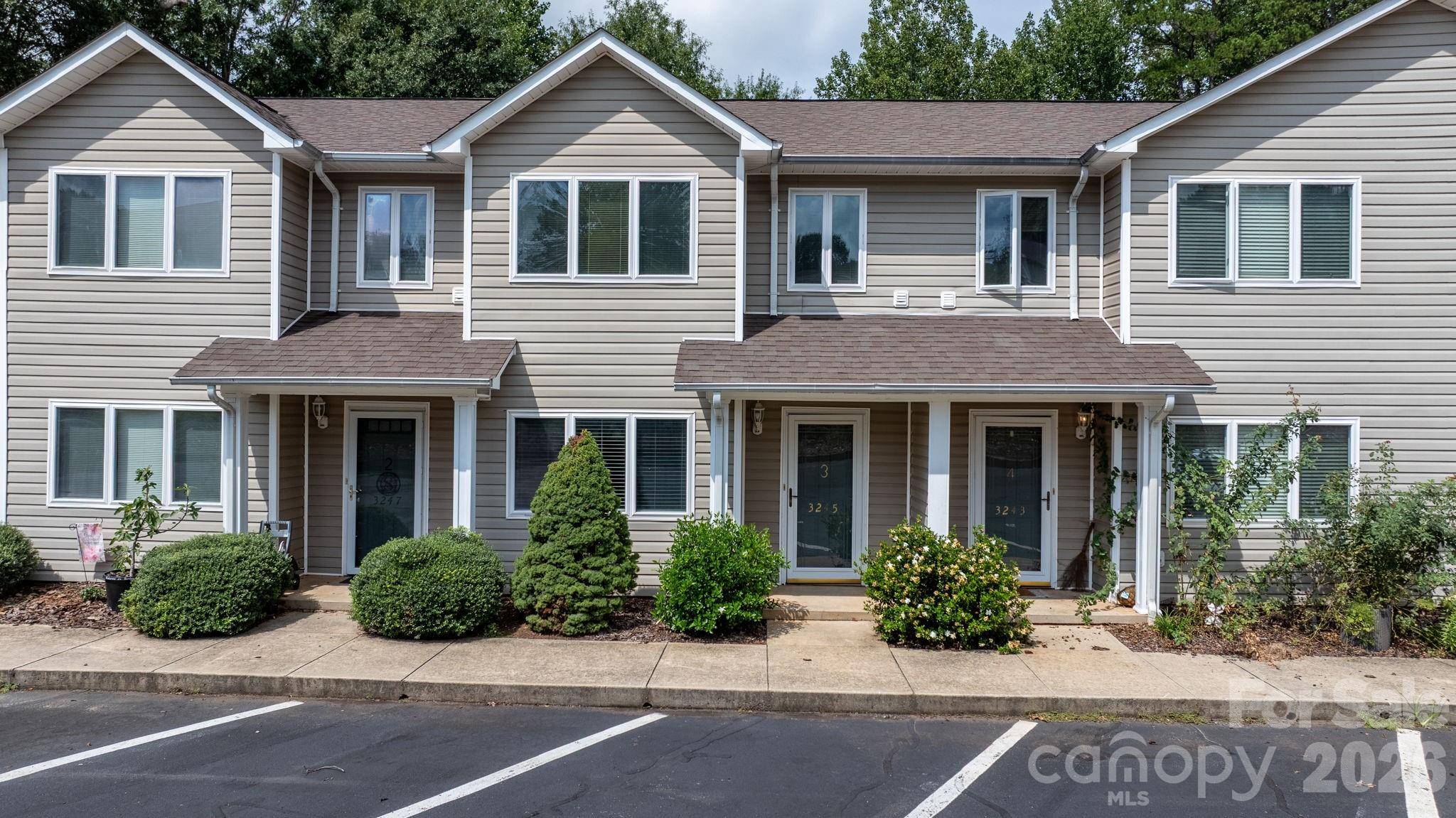 3245 White Oak CT, Claremont, NC 28610